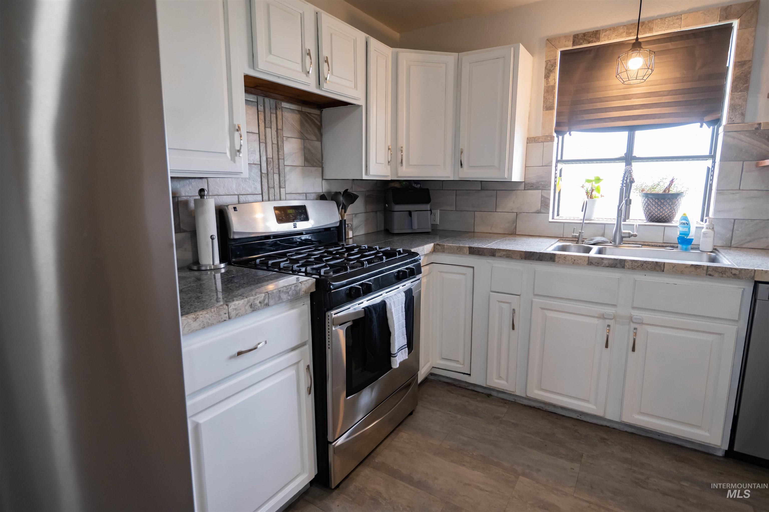 2815 Center Avenue, Payette, Idaho 83661-5344, 4 Bedrooms, 2 Bathrooms, Residential For Sale, Price $560,000,MLS 98977837