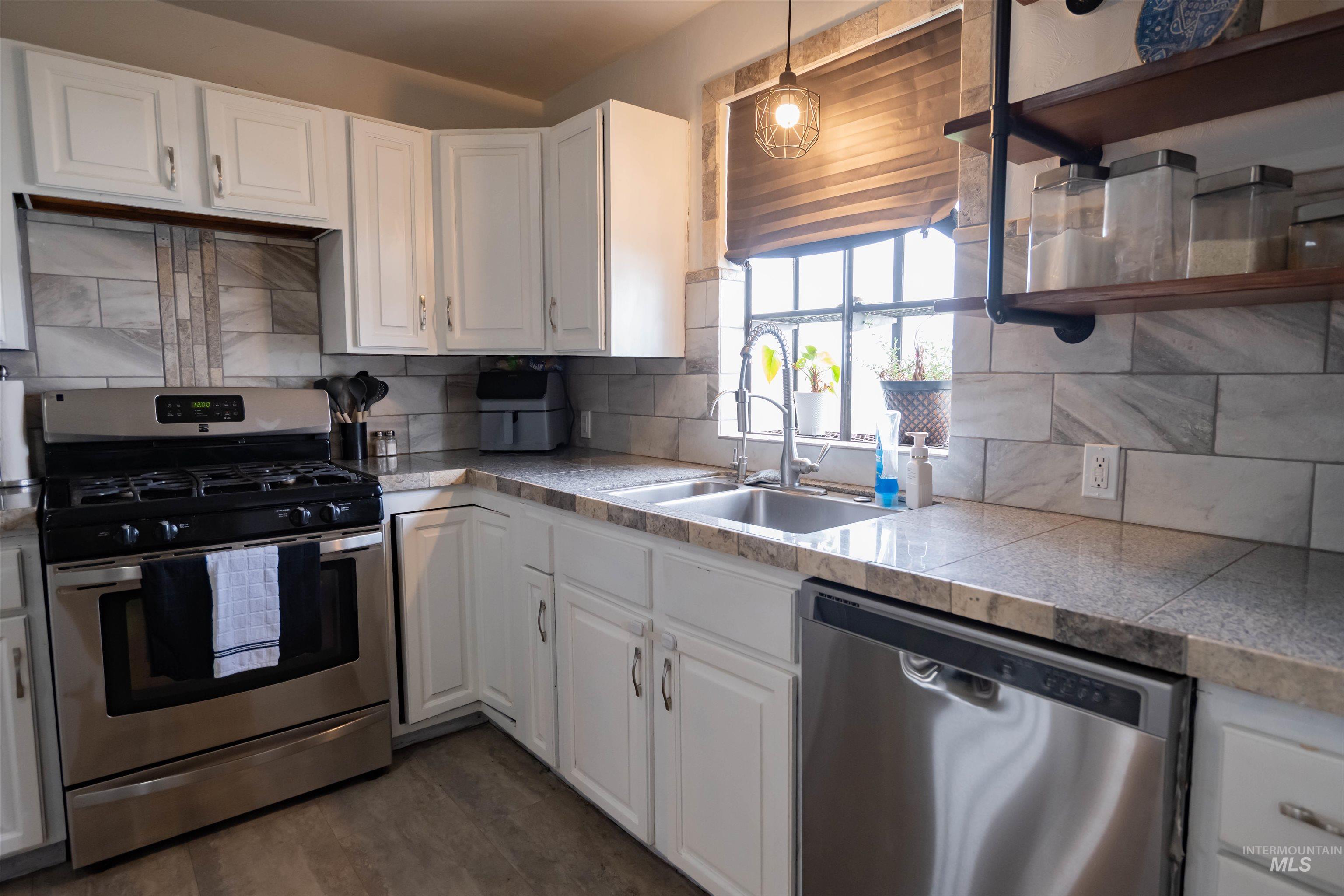 2815 Center Avenue, Payette, Idaho 83661-5344, 4 Bedrooms, 2 Bathrooms, Residential For Sale, Price $560,000,MLS 98977837