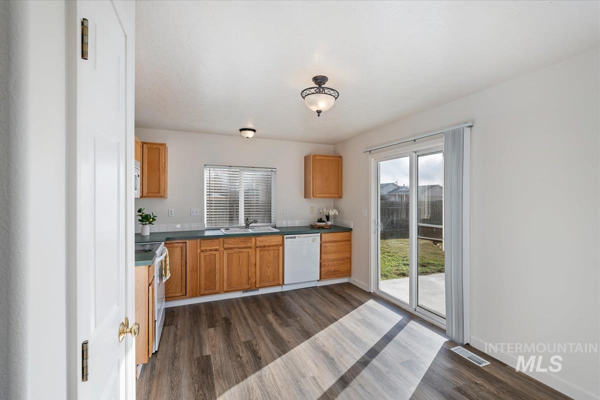 843 N Pasture Ave., Kuna, Idaho 83634, 3 Bedrooms, 2 Bathrooms, Residential For Sale, Price $359,900, 98977838