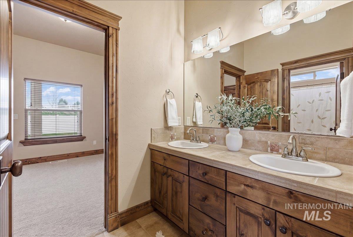 4324 W Briar Rock Ct, Eagle, Idaho 83616, 4 Bedrooms, 3.5 Bathrooms, Residential For Sale, Price $1,125,000,MLS 98977839