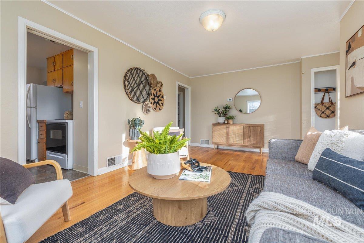 1733 S Shoshone St, Boise, Idaho 83705, 3 Bedrooms, 1 Bathroom, Residential For Sale, Price $399,900, 98977841