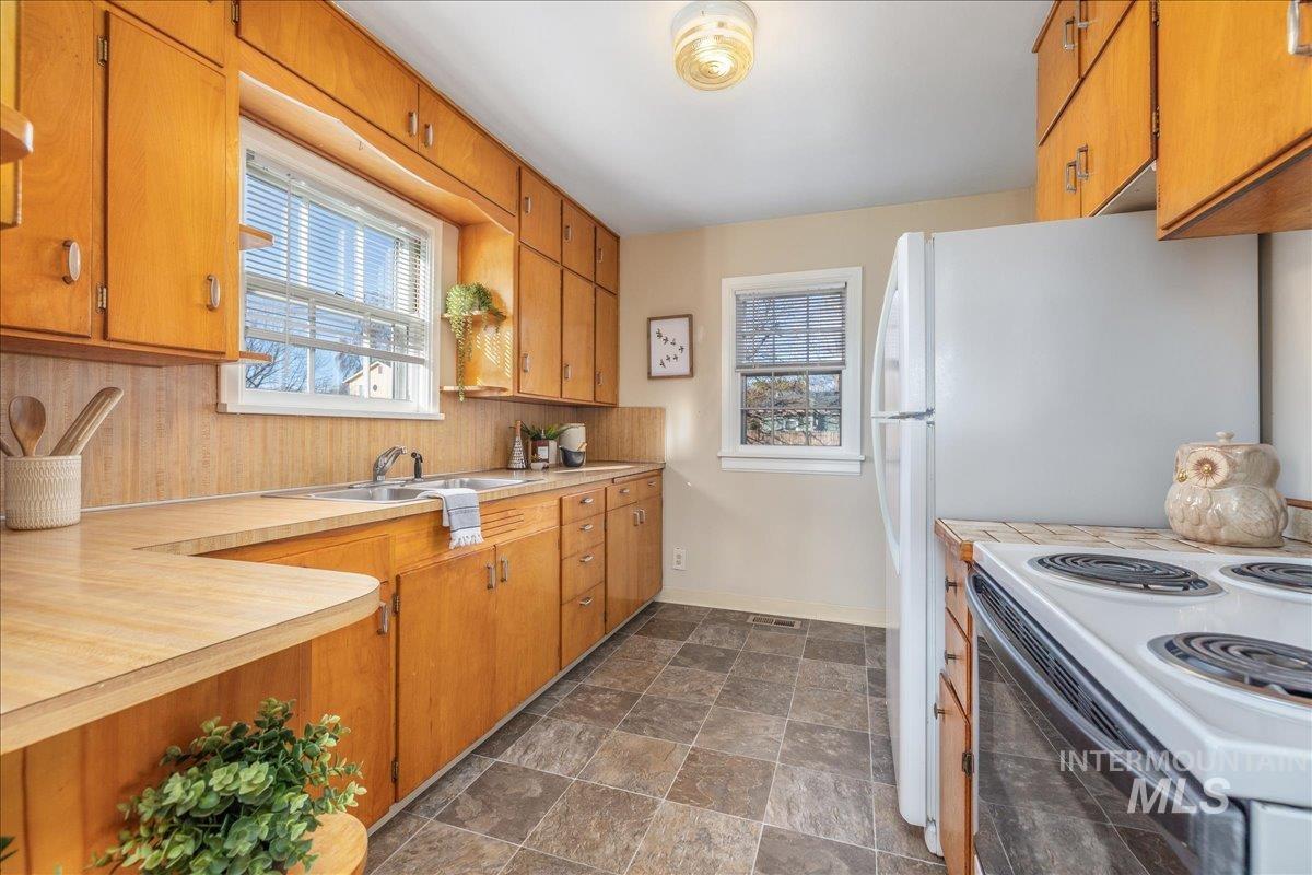 1733 S Shoshone St, Boise, Idaho 83705, 3 Bedrooms, 1 Bathroom, Residential For Sale, Price $399,900, 98977841