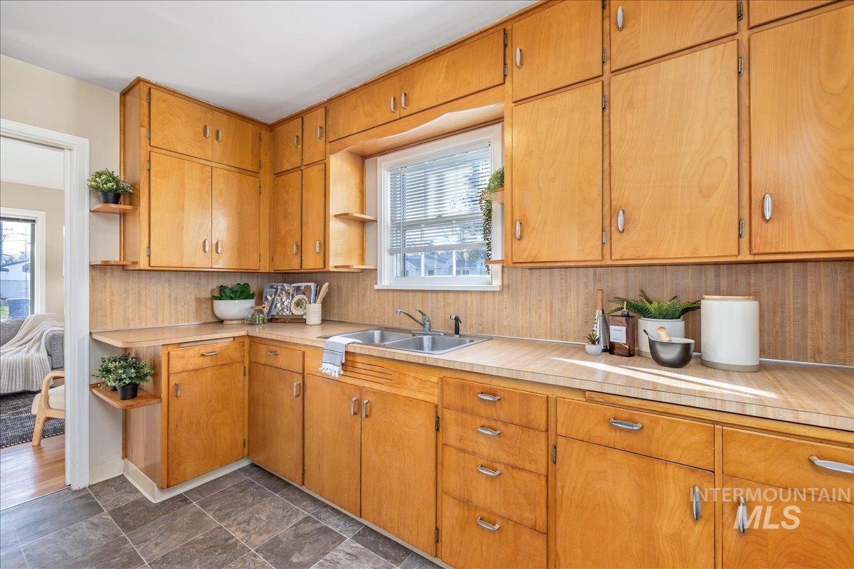 1733 S Shoshone St, Boise, Idaho 83705, 3 Bedrooms, 1 Bathroom, Residential For Sale, Price $399,900, 98977841