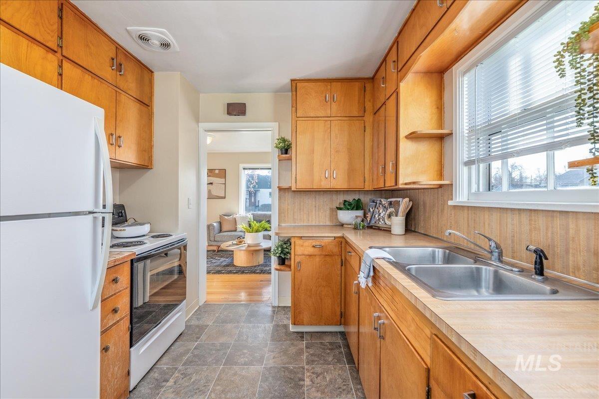 1733 S Shoshone St, Boise, Idaho 83705, 3 Bedrooms, 1 Bathroom, Residential For Sale, Price $399,900, 98977841