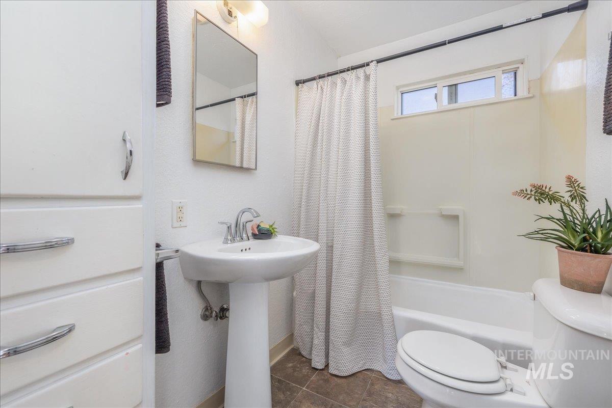 1733 S Shoshone St, Boise, Idaho 83705, 3 Bedrooms, 1 Bathroom, Residential For Sale, Price $399,900, 98977841