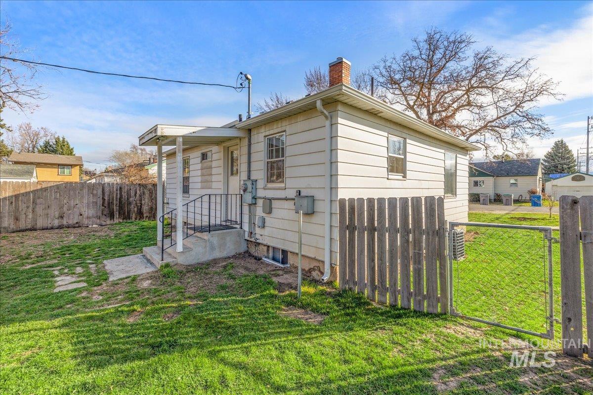 1733 S Shoshone St, Boise, Idaho 83705, 3 Bedrooms, 1 Bathroom, Residential For Sale, Price $399,900, 98977841