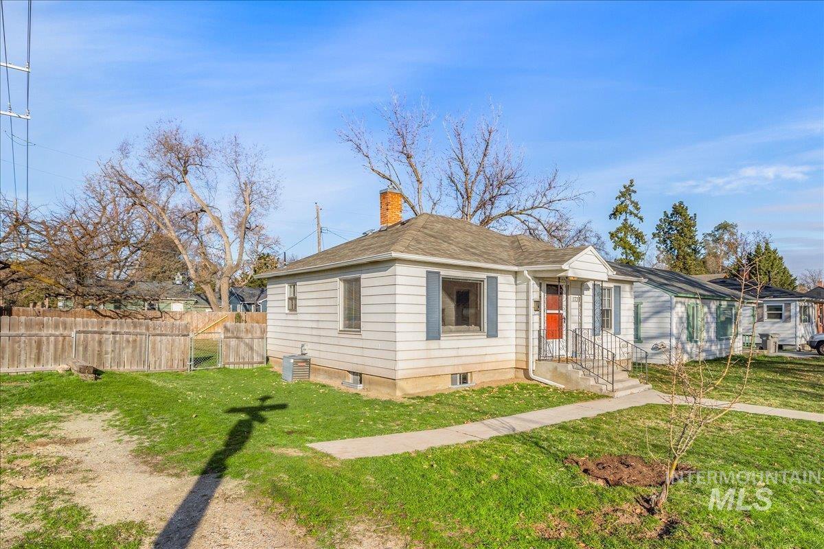 1733 S Shoshone St, Boise, Idaho 83705, 3 Bedrooms, 1 Bathroom, Residential For Sale, Price $399,900, 98977841