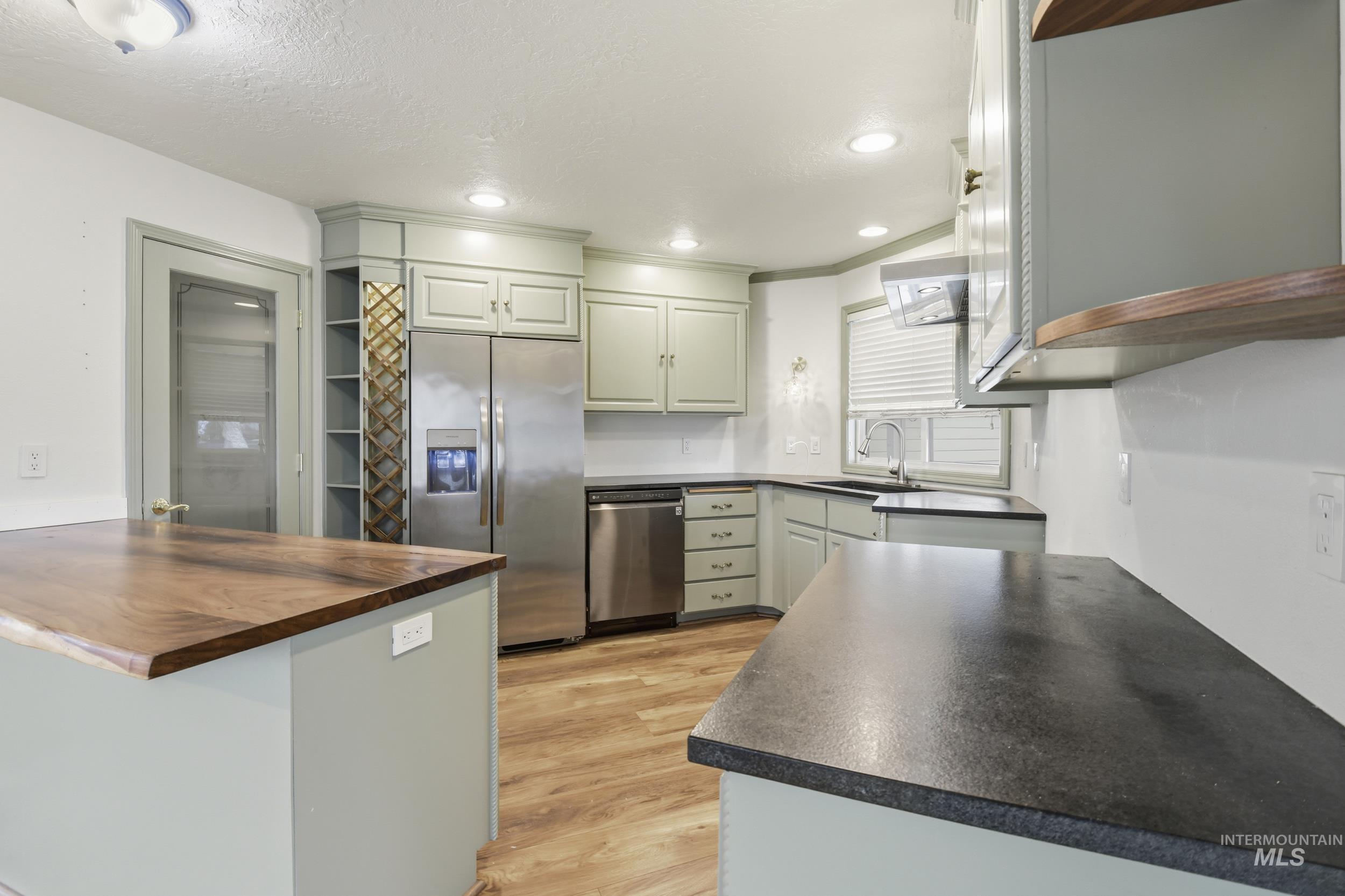 7348 N Crewe ave, Boise, Idaho 83714, 2 Bedrooms, 2 Bathrooms, Residential For Sale, Price $439,000, 98977842