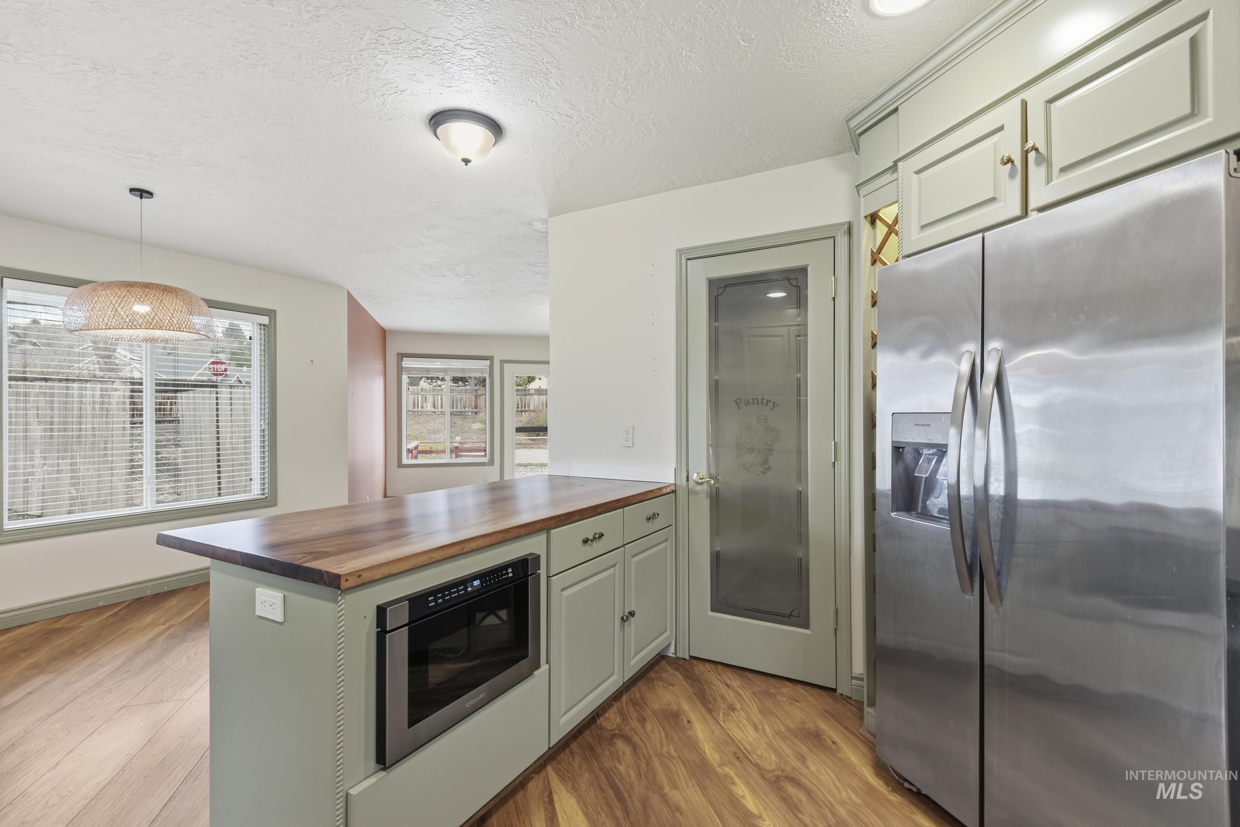 7348 N Crewe ave, Boise, Idaho 83714, 2 Bedrooms, 2 Bathrooms, Residential For Sale, Price $439,000, 98977842