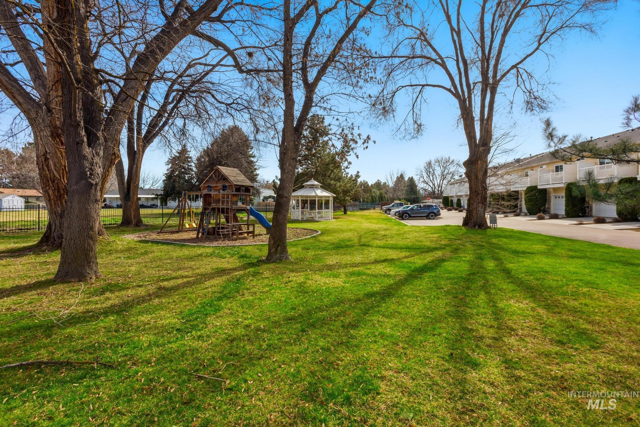 4360 N Five Mile Rd., Boise, Idaho 83713, 2 Bedrooms, 2.5 Bathrooms, Residential For Sale, Price $349,990,MLS 98977843