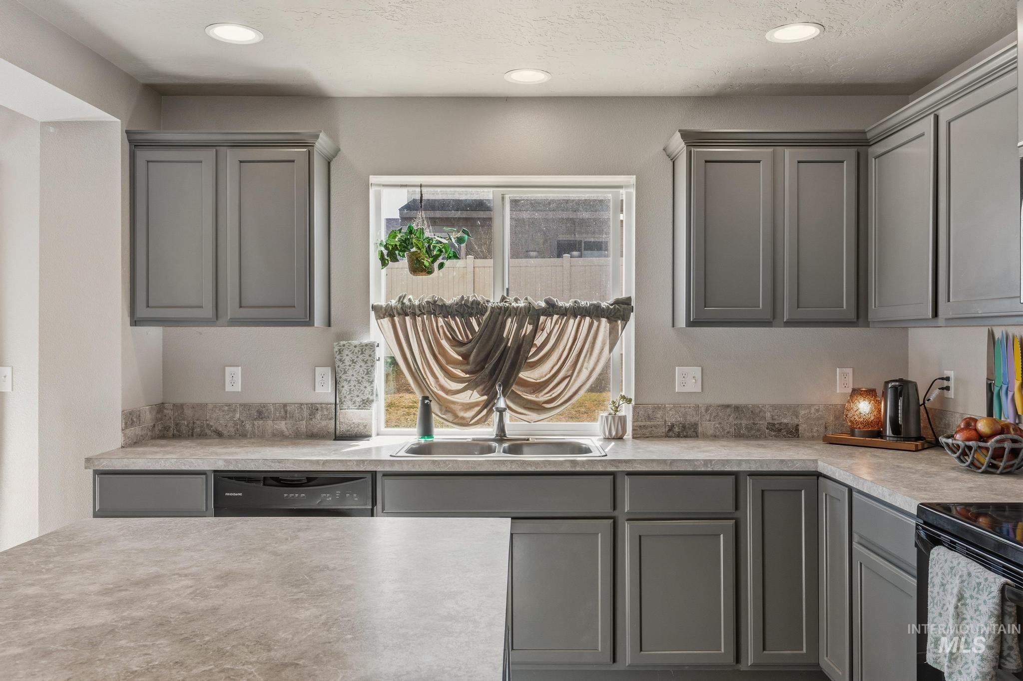 11455 W Meliadine River, Nampa, Idaho 83686, 4 Bedrooms, 2.5 Bathrooms, Residential For Sale, Price $399,900,MLS 98977844