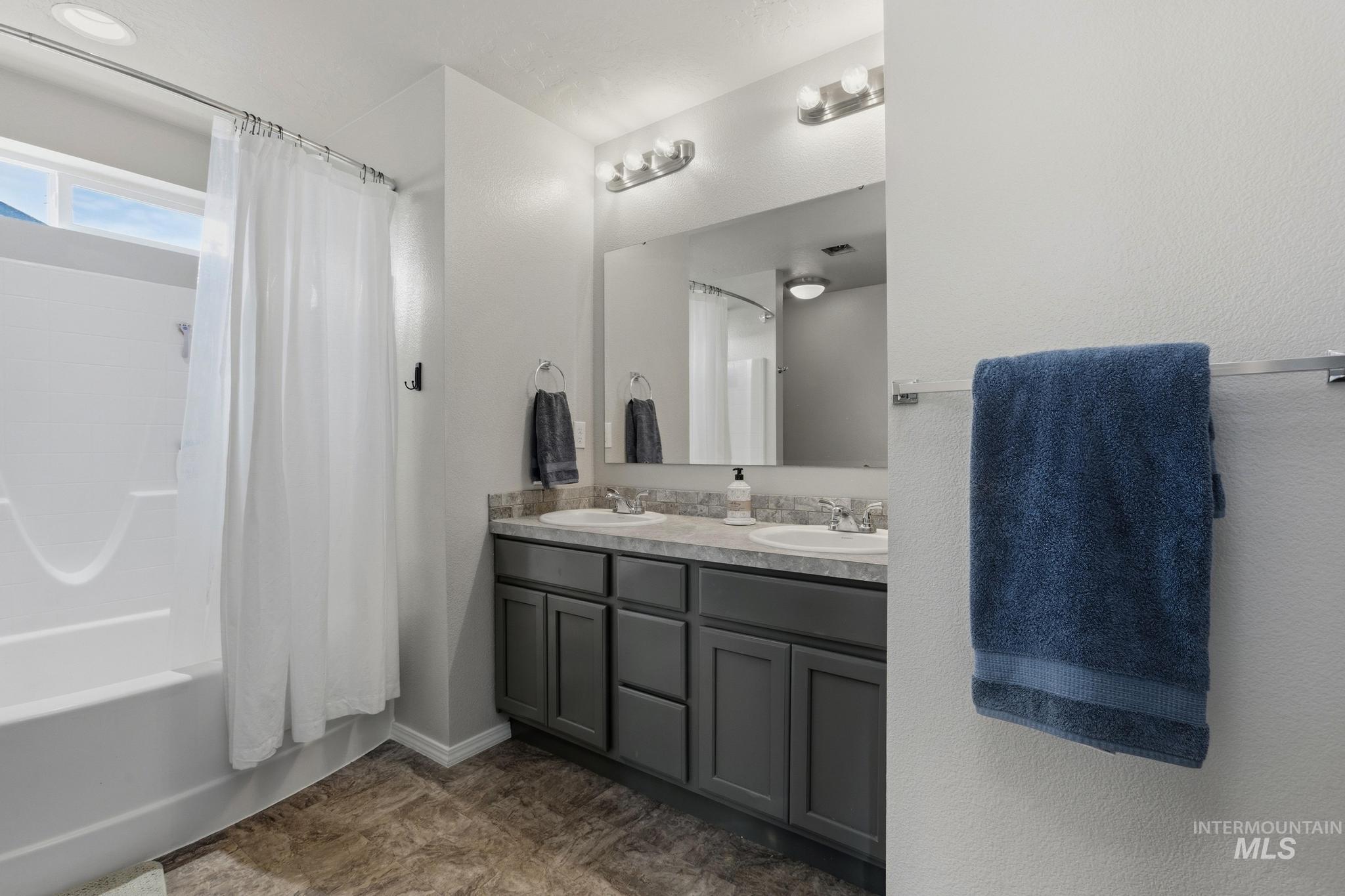 11455 W Meliadine River, Nampa, Idaho 83686, 4 Bedrooms, 2.5 Bathrooms, Residential For Sale, Price $399,900,MLS 98977844