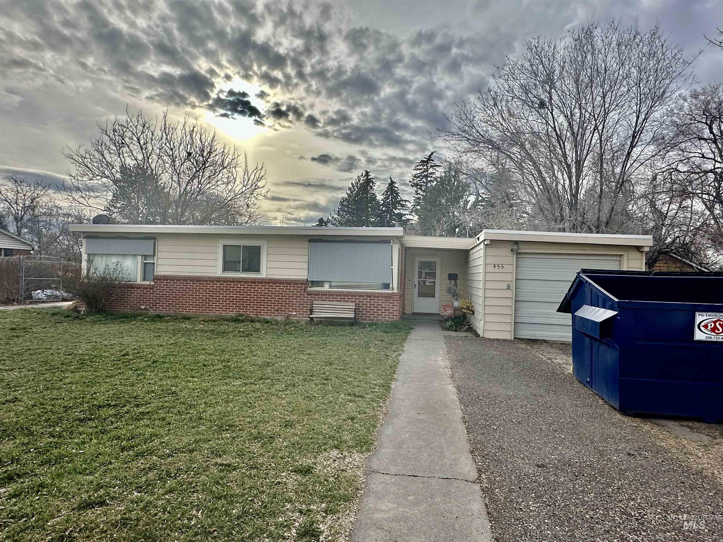 455 Sunrise Blvd N, Twin Falls, Idaho 83301-4941, 4 Bedrooms, 1.5 Bathrooms, Residential For Sale, Price $324,999,MLS 98977848