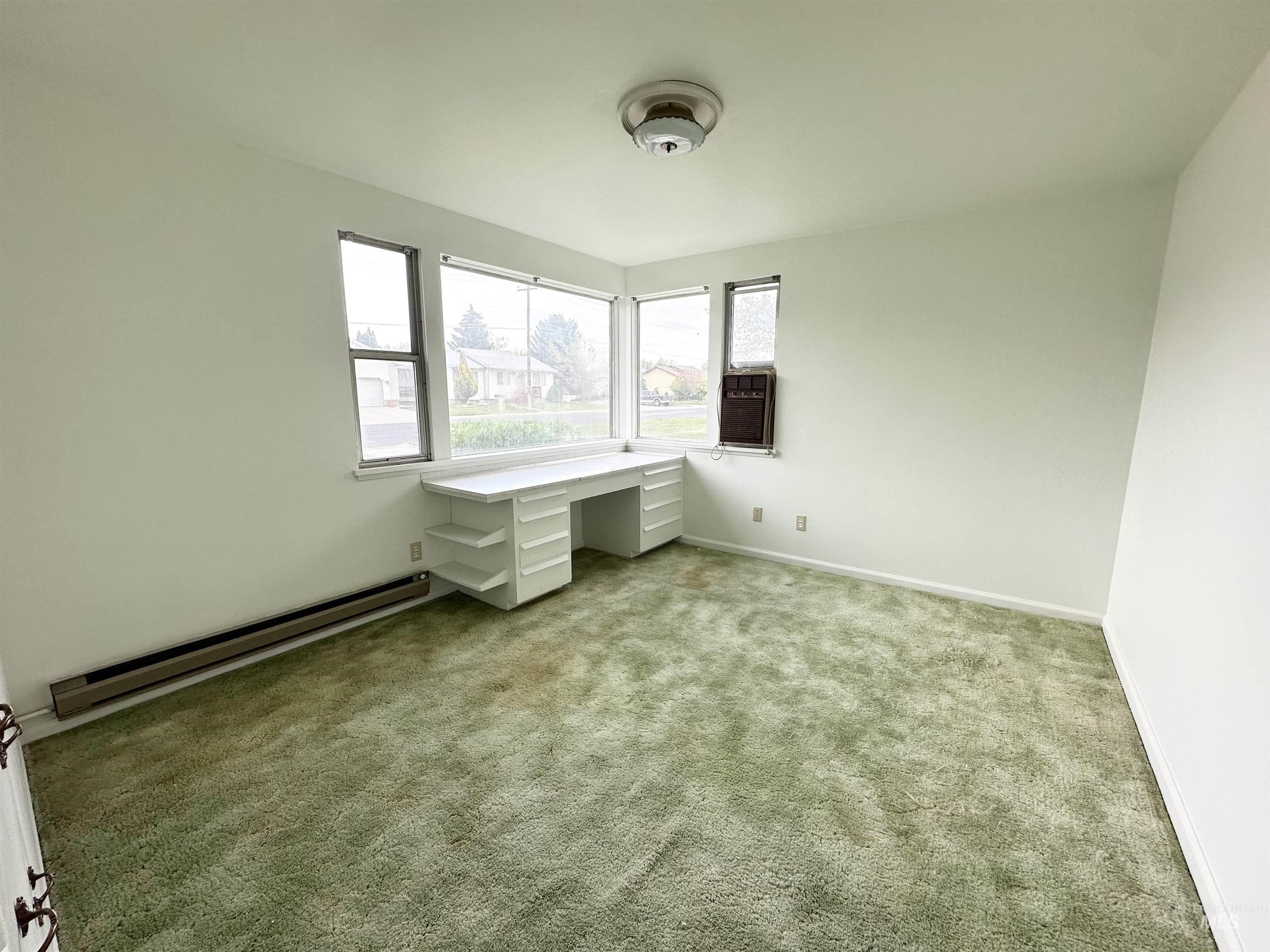 455 Sunrise Blvd N, Twin Falls, Idaho 83301-4941, 4 Bedrooms, 1.5 Bathrooms, Residential For Sale, Price $314,999,MLS 98977848