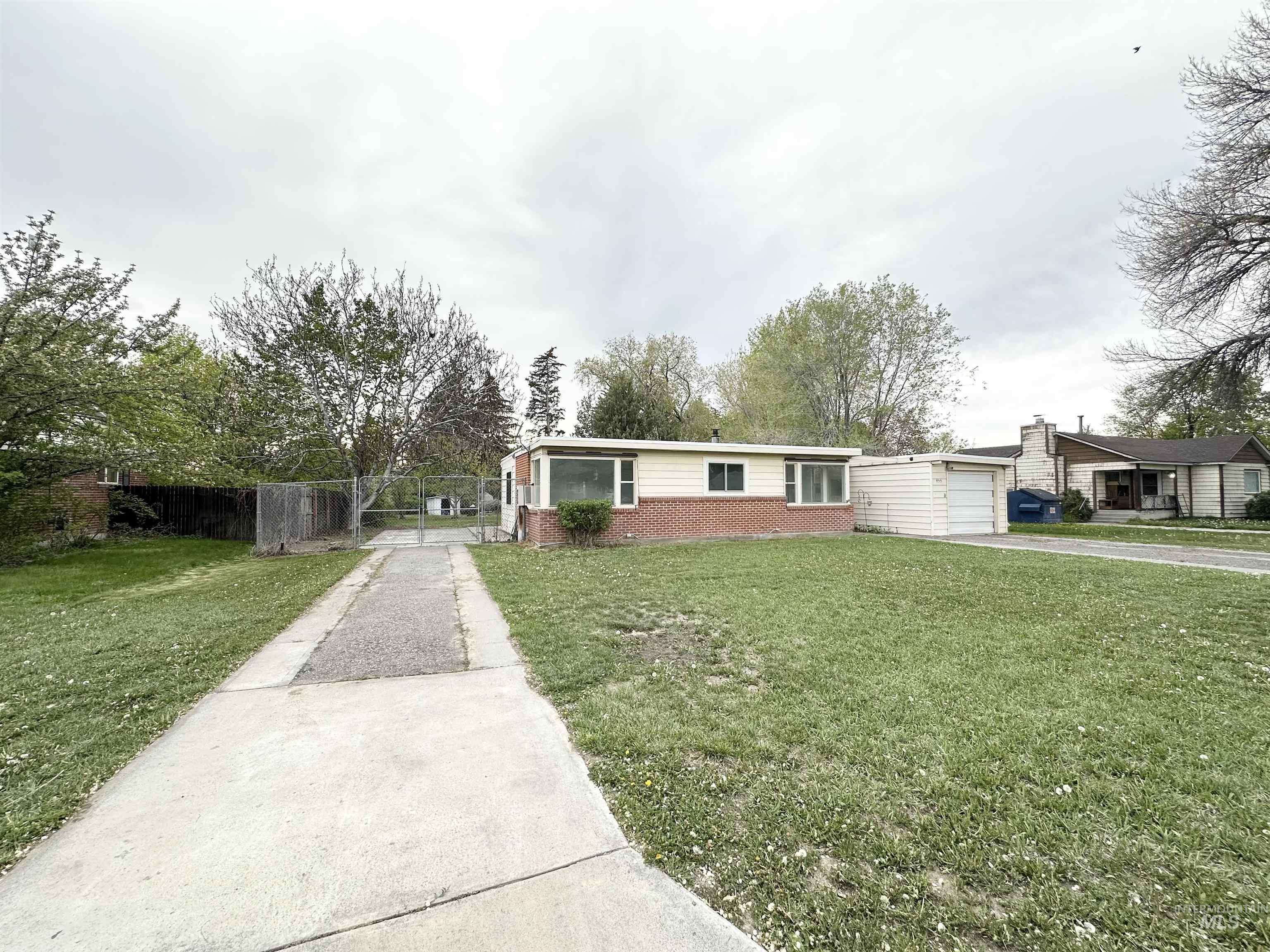 455 Sunrise Blvd N, Twin Falls, Idaho 83301-4941, 4 Bedrooms, 1.5 Bathrooms, Residential For Sale, Price $314,999,MLS 98977848