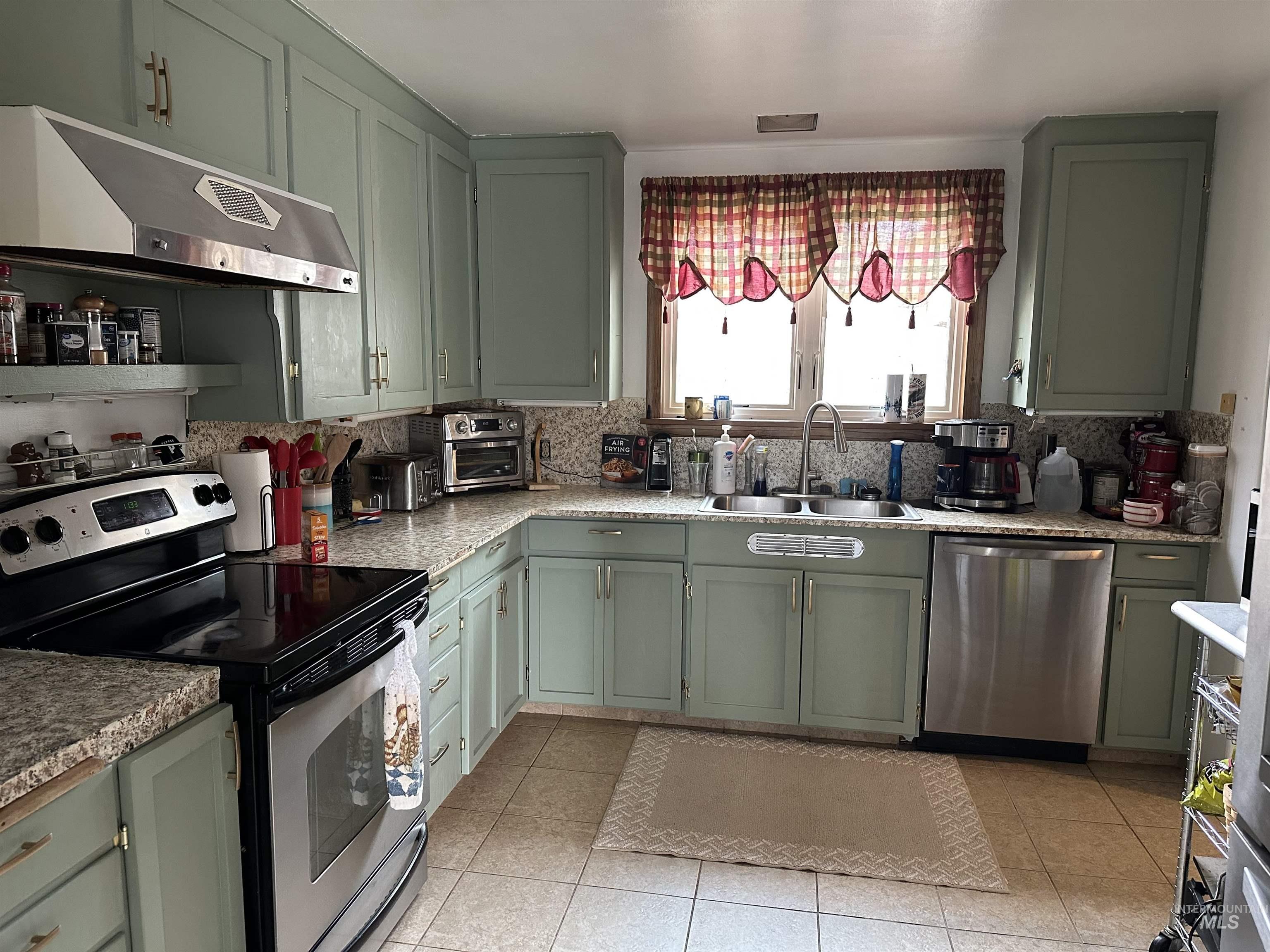 455 Sunrise Blvd N, Twin Falls, Idaho 83301-4941, 4 Bedrooms, 1.5 Bathrooms, Residential For Sale, Price $314,999,MLS 98977848