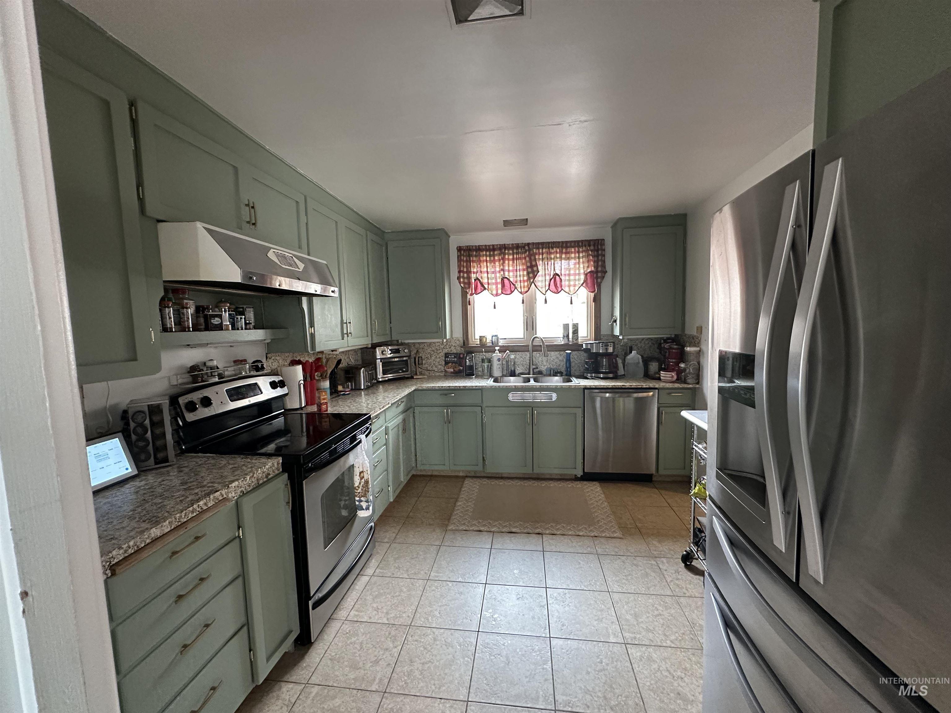 455 Sunrise Blvd N, Twin Falls, Idaho 83301-4941, 4 Bedrooms, 1.5 Bathrooms, Residential For Sale, Price $324,999,MLS 98977848