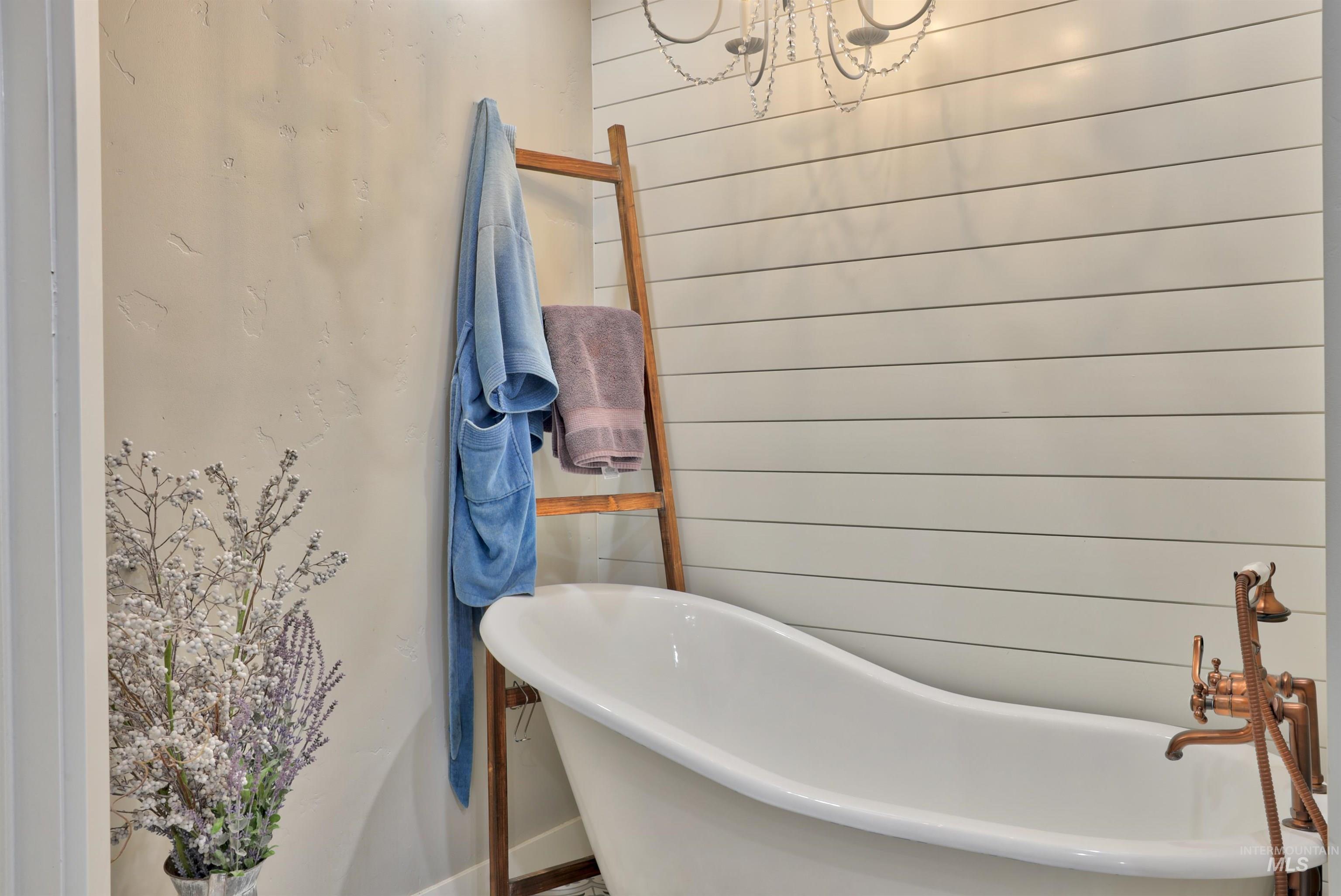 29492 Farmway, Caldwell, Idaho 83607, 4 Bedrooms, 2 Bathrooms, Residential For Sale, Price $625,000,MLS 98977850