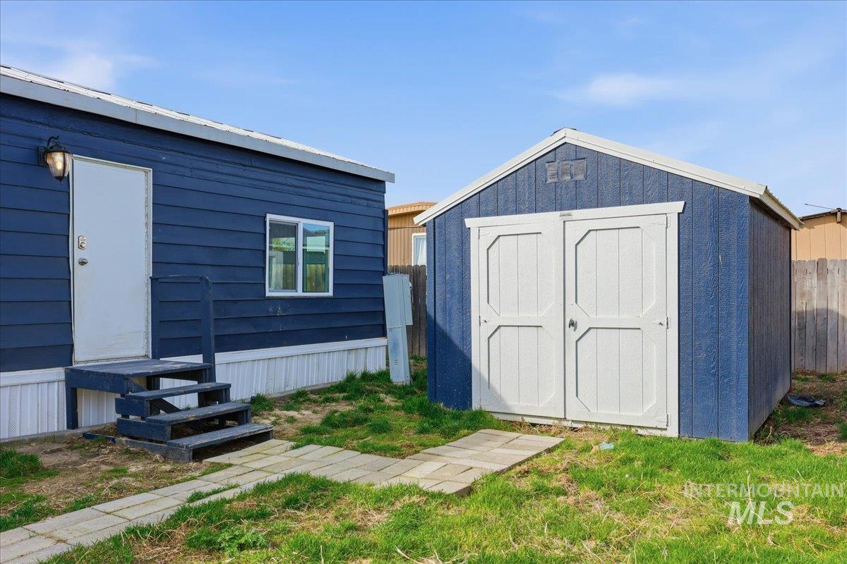 5015 E Ustick Rd., Caldwell, Idaho 83605, 3 Bedrooms, 1.5 Bathrooms, Residential For Sale, Price $102,900,MLS 98977853