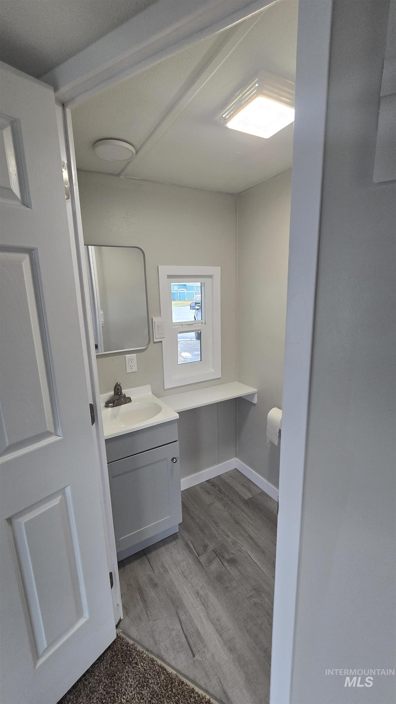 5015 E Ustick Rd., Caldwell, Idaho 83605, 3 Bedrooms, 1.5 Bathrooms, Residential For Sale, Price $102,900, 98977853