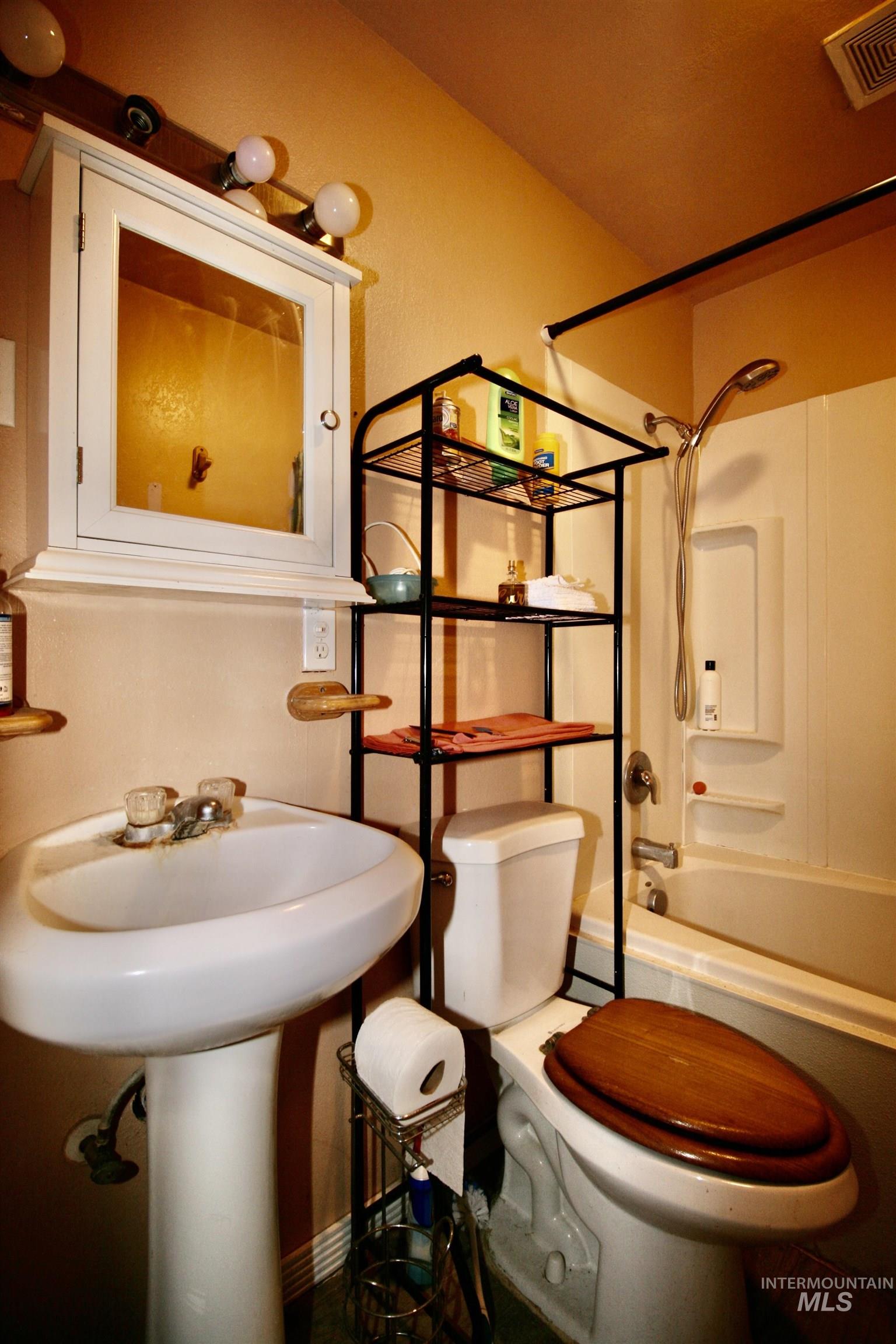 705 N 2nd Street, Nyssa, Oregon 97913, 2 Bedrooms, 1 Bathroom, Residential For Sale, Price $229,000, 98977856