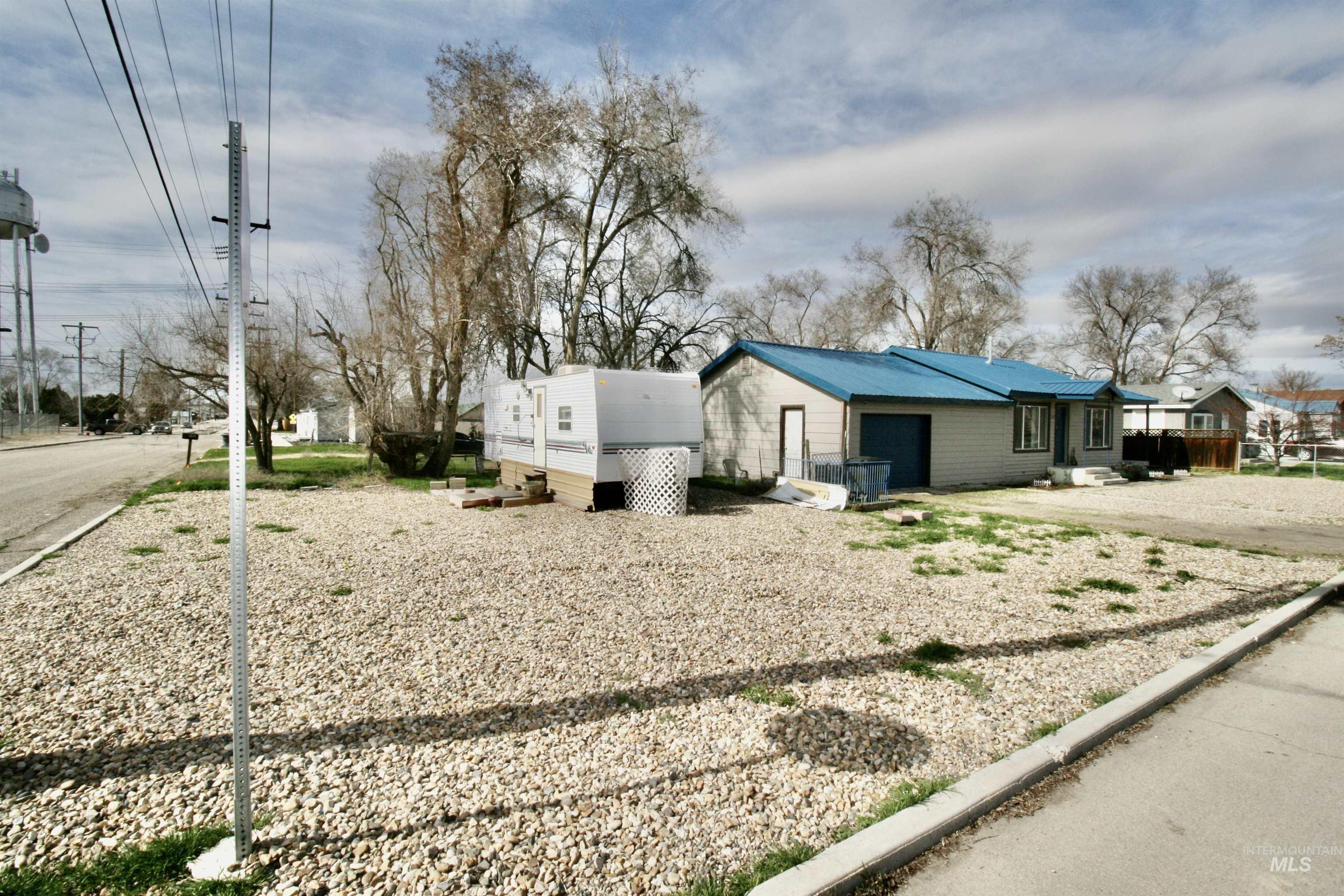 705 N 2nd Street, Nyssa, Oregon 97913, 2 Bedrooms, 1 Bathroom, Residential For Sale, Price $229,000, 98977856