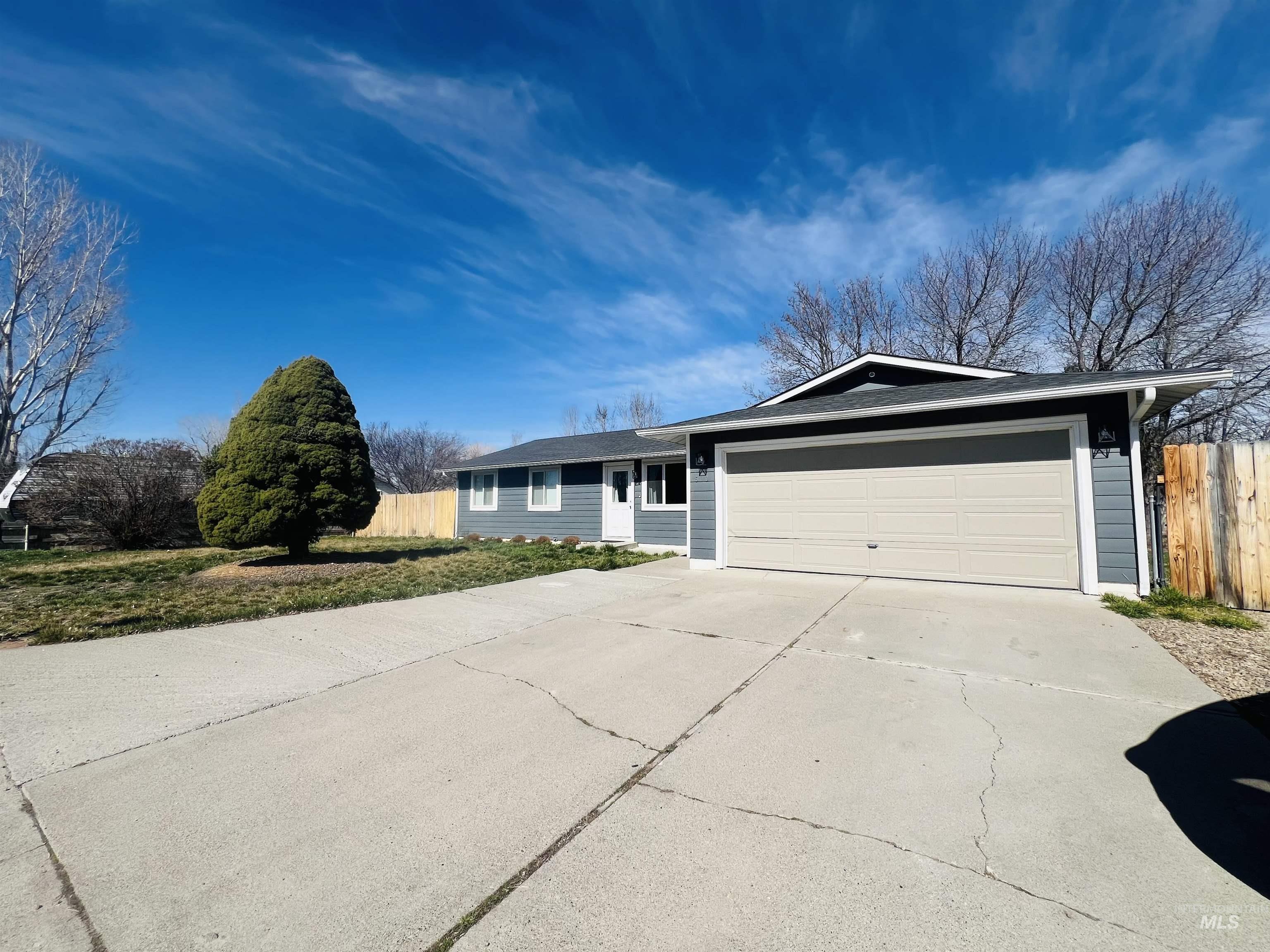 510 Laurel Dr, Mountain Home, Idaho 83647, 3 Bedrooms, 2 Bathrooms, Residential For Sale, Price $329,000, 98977857