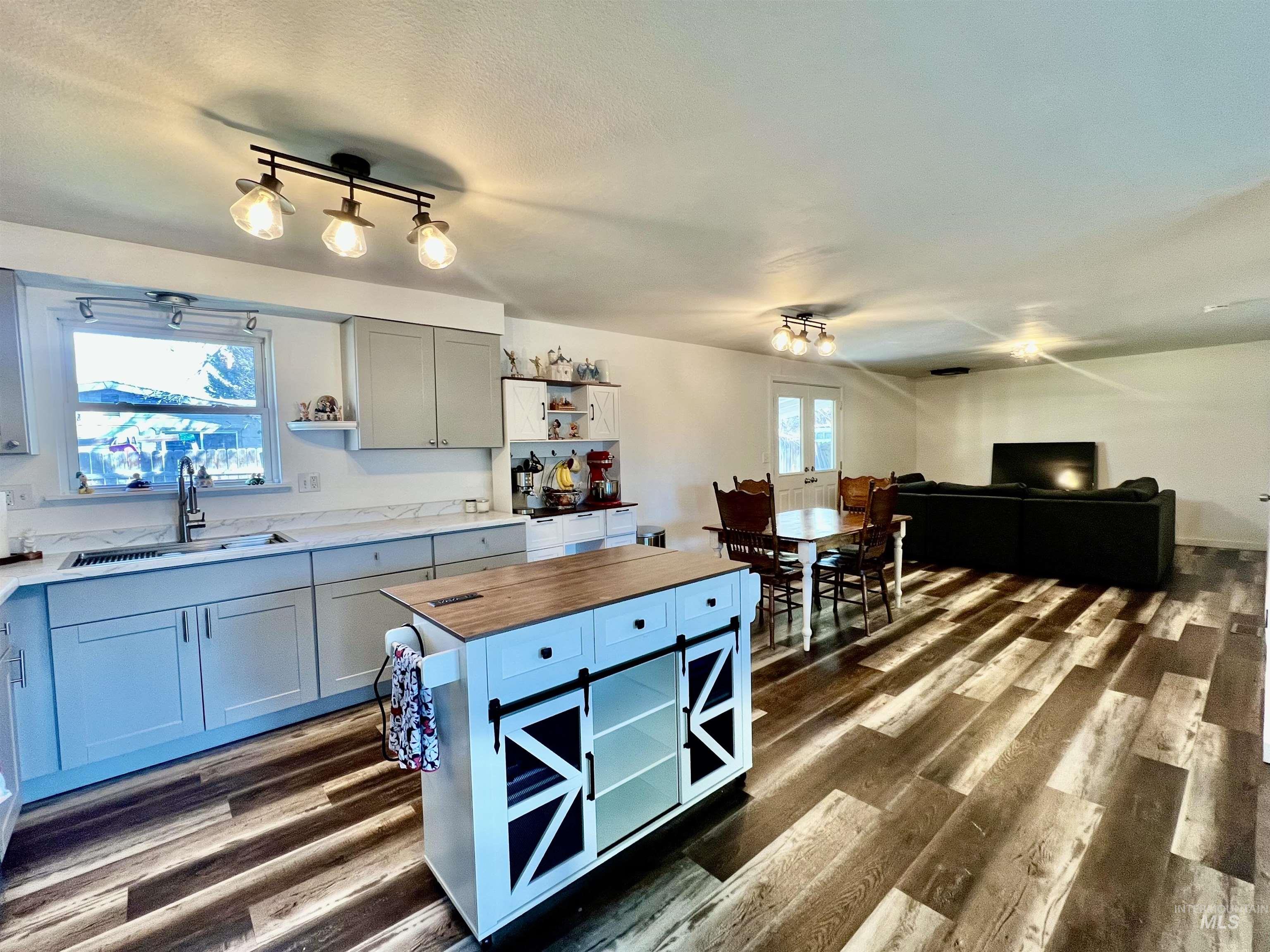 510 Laurel Dr, Mountain Home, Idaho 83647, 3 Bedrooms, 2 Bathrooms, Residential For Sale, Price $329,000, 98977857