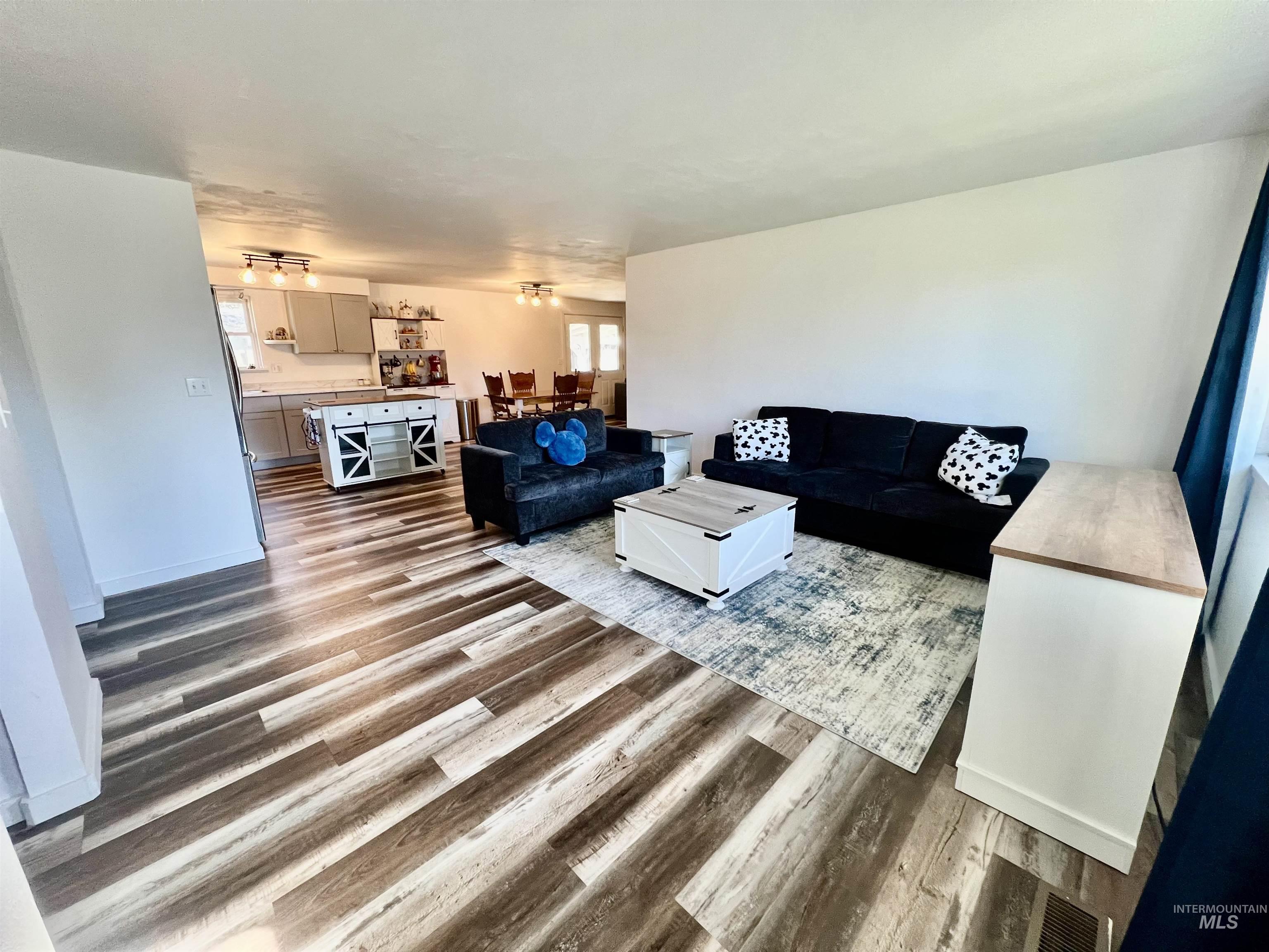 510 Laurel Dr, Mountain Home, Idaho 83647, 3 Bedrooms, 2 Bathrooms, Residential For Sale, Price $329,000, 98977857