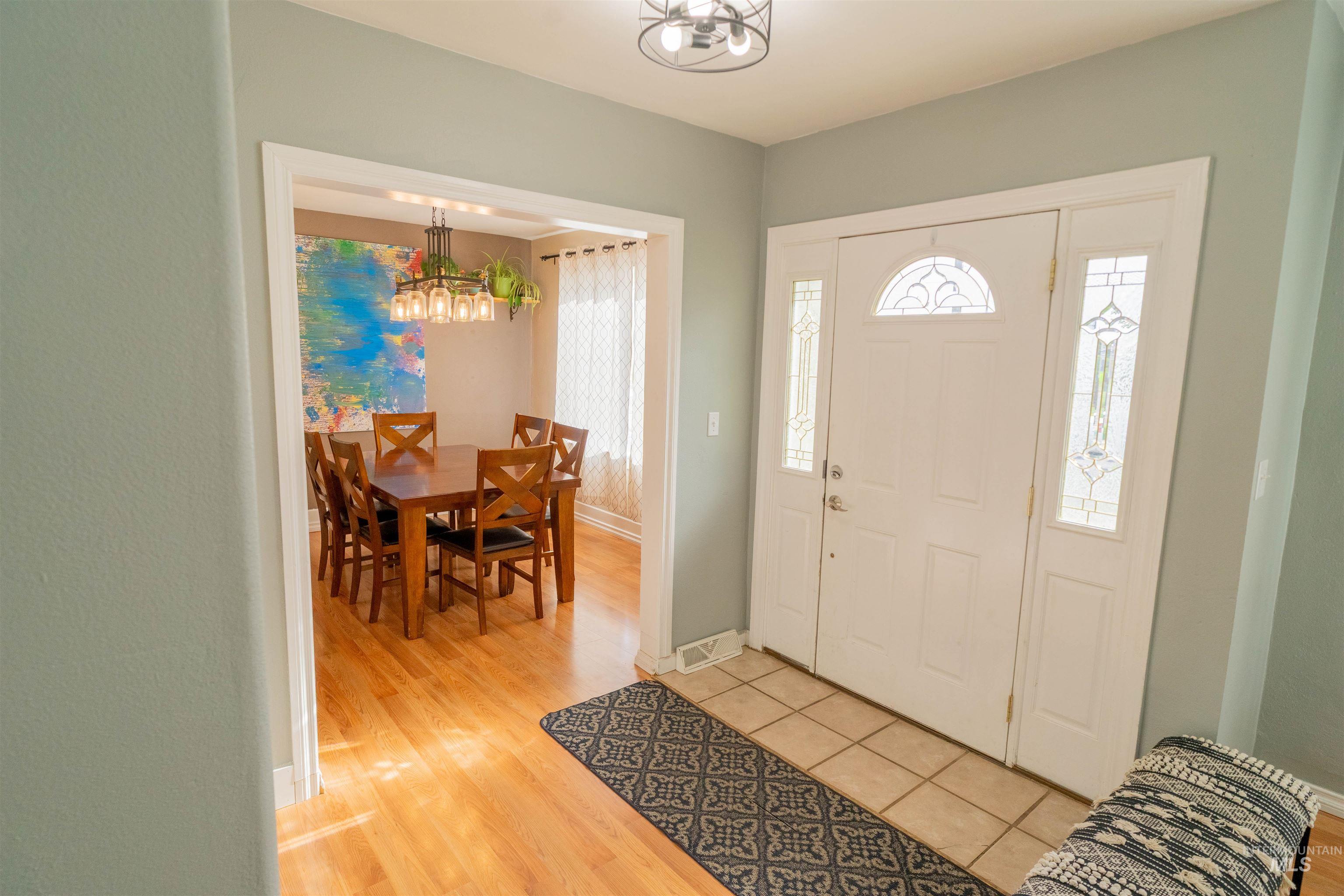 1212 14th St, Lewiston, Idaho 83501, 4 Bedrooms, 2 Bathrooms, Residential For Sale, Price $365,000,MLS 98977858