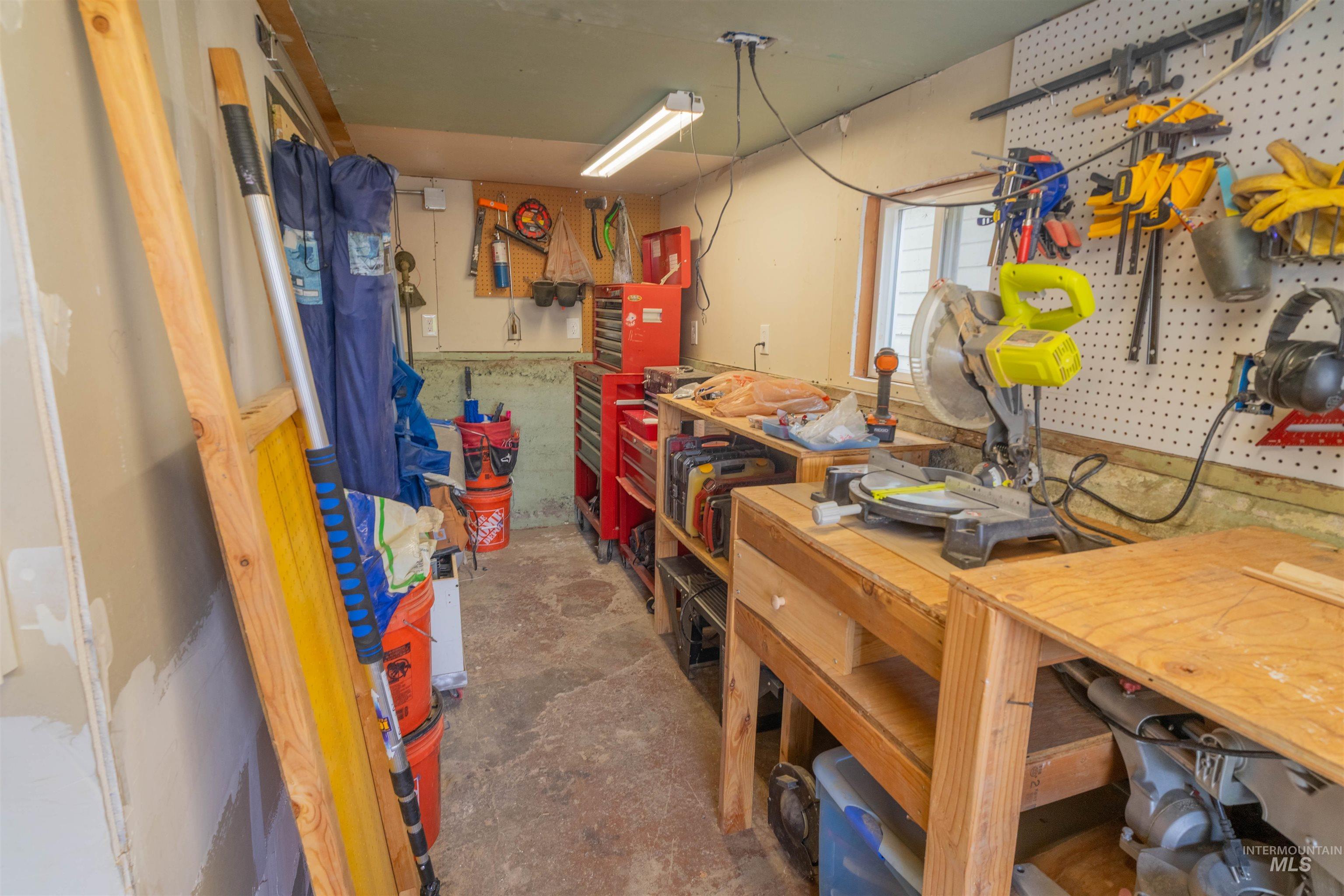 1212 14th St, Lewiston, Idaho 83501, 4 Bedrooms, 2 Bathrooms, Residential For Sale, Price $365,000,MLS 98977858