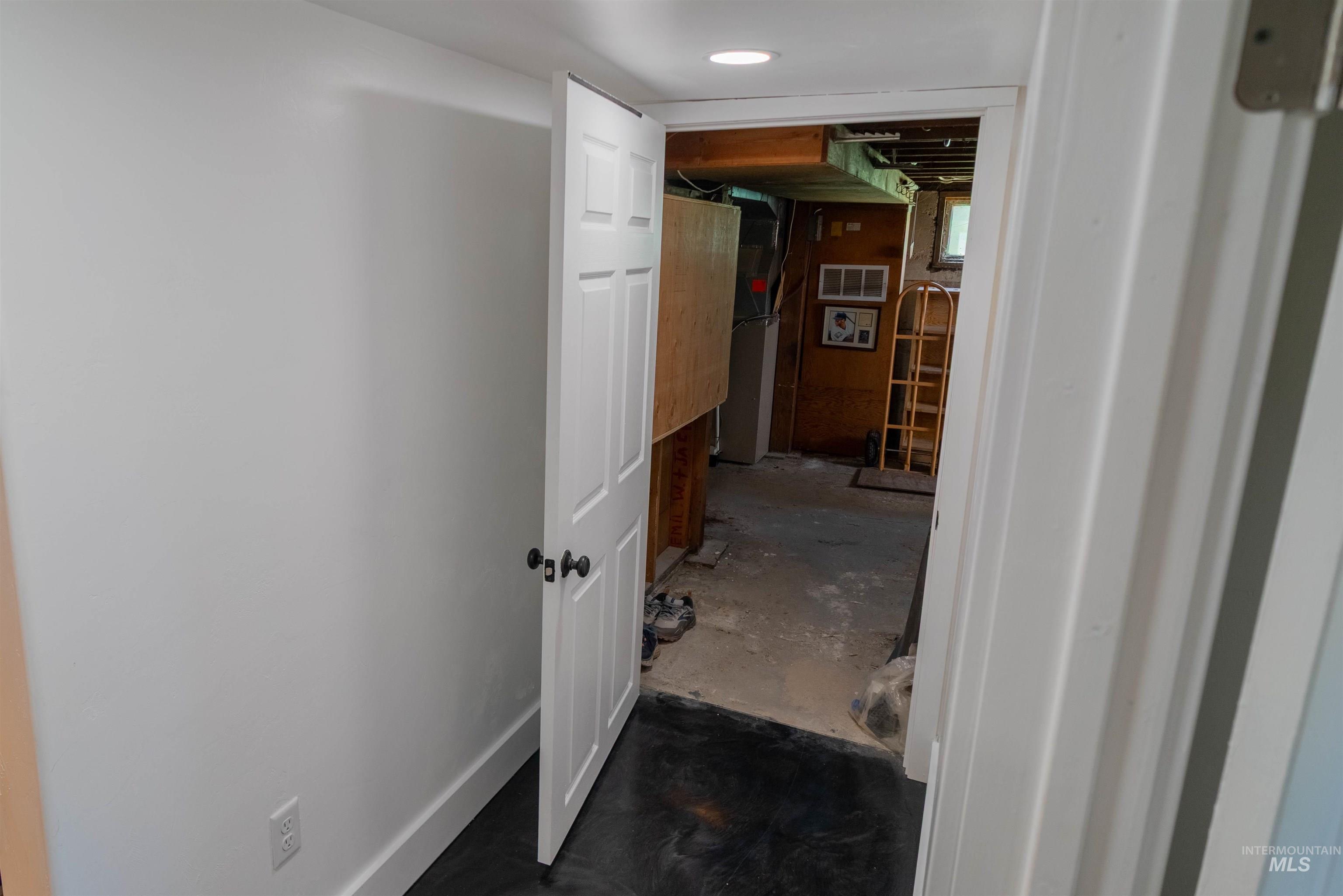 1212 14th St, Lewiston, Idaho 83501, 4 Bedrooms, 2 Bathrooms, Residential For Sale, Price $365,000,MLS 98977858