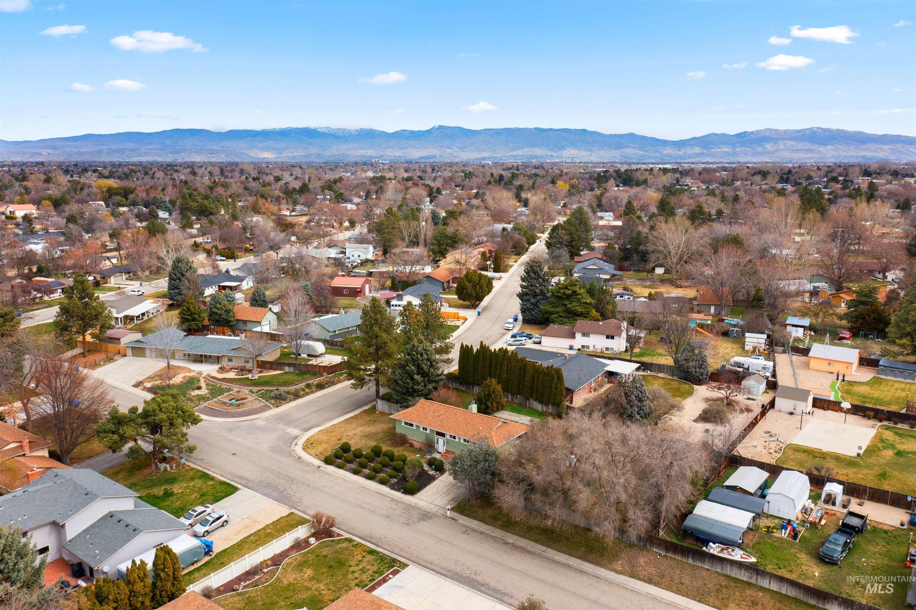 3762 S Summerset Way, Boise, Idaho 83709, 5 Bedrooms, 3 Bathrooms, Residential For Sale, Price $525,000,MLS 98977859