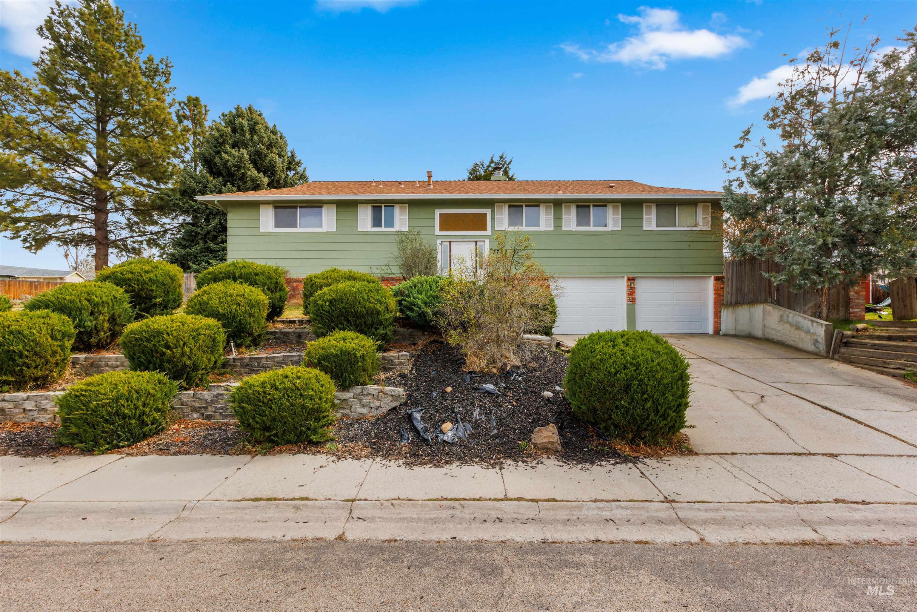 3762 S Summerset Way, Boise, Idaho 83709, 5 Bedrooms, 3 Bathrooms, Residential For Sale, Price $525,000,MLS 98977859