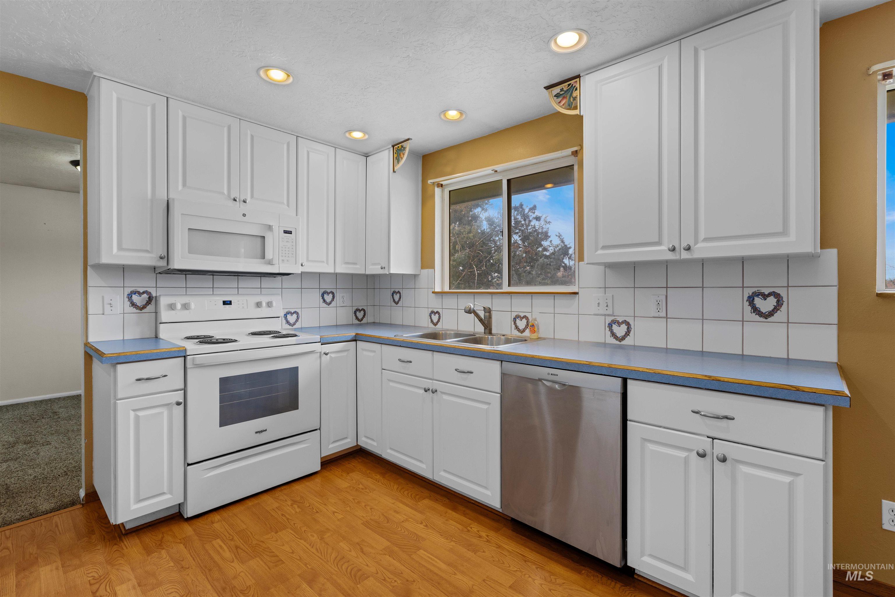 3762 S Summerset Way, Boise, Idaho 83709, 5 Bedrooms, 3 Bathrooms, Residential For Sale, Price $525,000,MLS 98977859