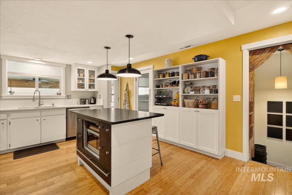 1933 N Blossom Pl, Meridian, Idaho 83646, 6 Bedrooms, 2.5 Bathrooms, Residential For Sale, Price $600,000,MLS 98977864