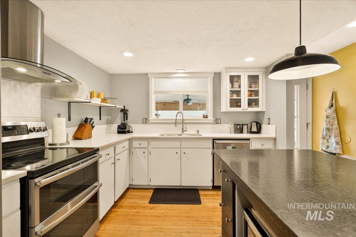 1933 N Blossom Pl, Meridian, Idaho 83646, 6 Bedrooms, 2.5 Bathrooms, Residential For Sale, Price $600,000,MLS 98977864