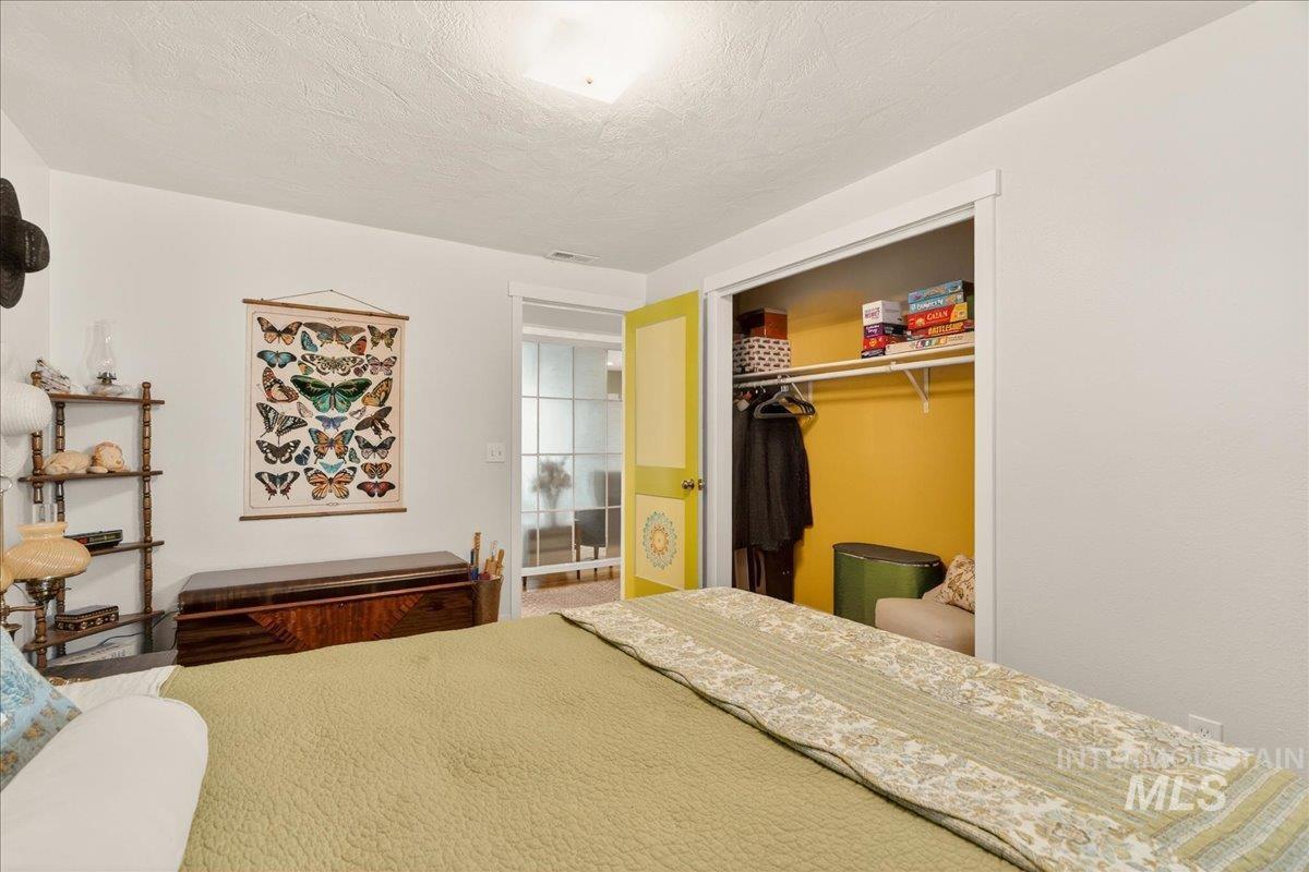 1933 N Blossom Pl, Meridian, Idaho 83646, 6 Bedrooms, 2.5 Bathrooms, Residential For Sale, Price $600,000,MLS 98977864