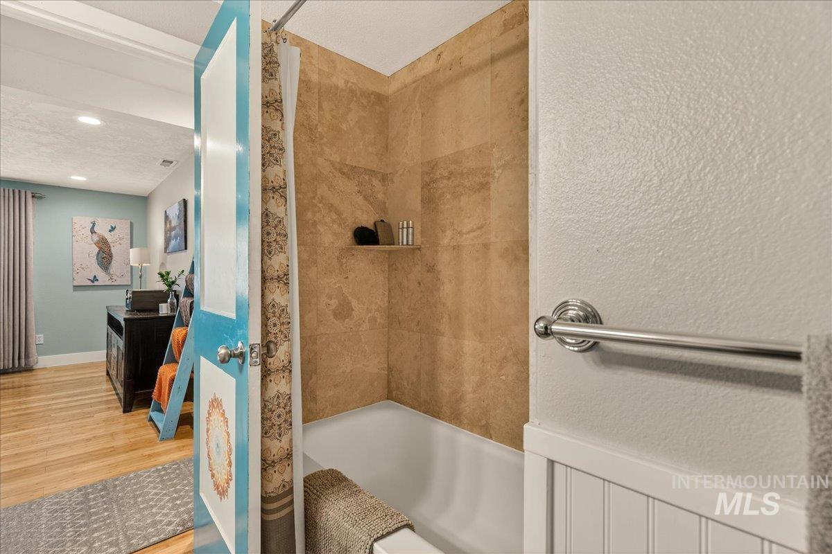 1933 N Blossom Pl, Meridian, Idaho 83646, 6 Bedrooms, 2.5 Bathrooms, Residential For Sale, Price $600,000,MLS 98977864