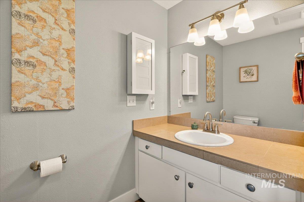 1933 N Blossom Pl, Meridian, Idaho 83646, 6 Bedrooms, 2.5 Bathrooms, Residential For Sale, Price $600,000,MLS 98977864