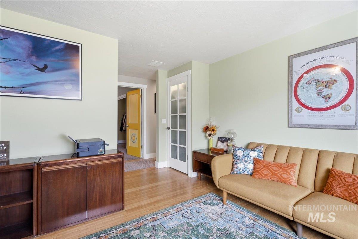 1933 N Blossom Pl, Meridian, Idaho 83646, 6 Bedrooms, 2.5 Bathrooms, Residential For Sale, Price $600,000,MLS 98977864