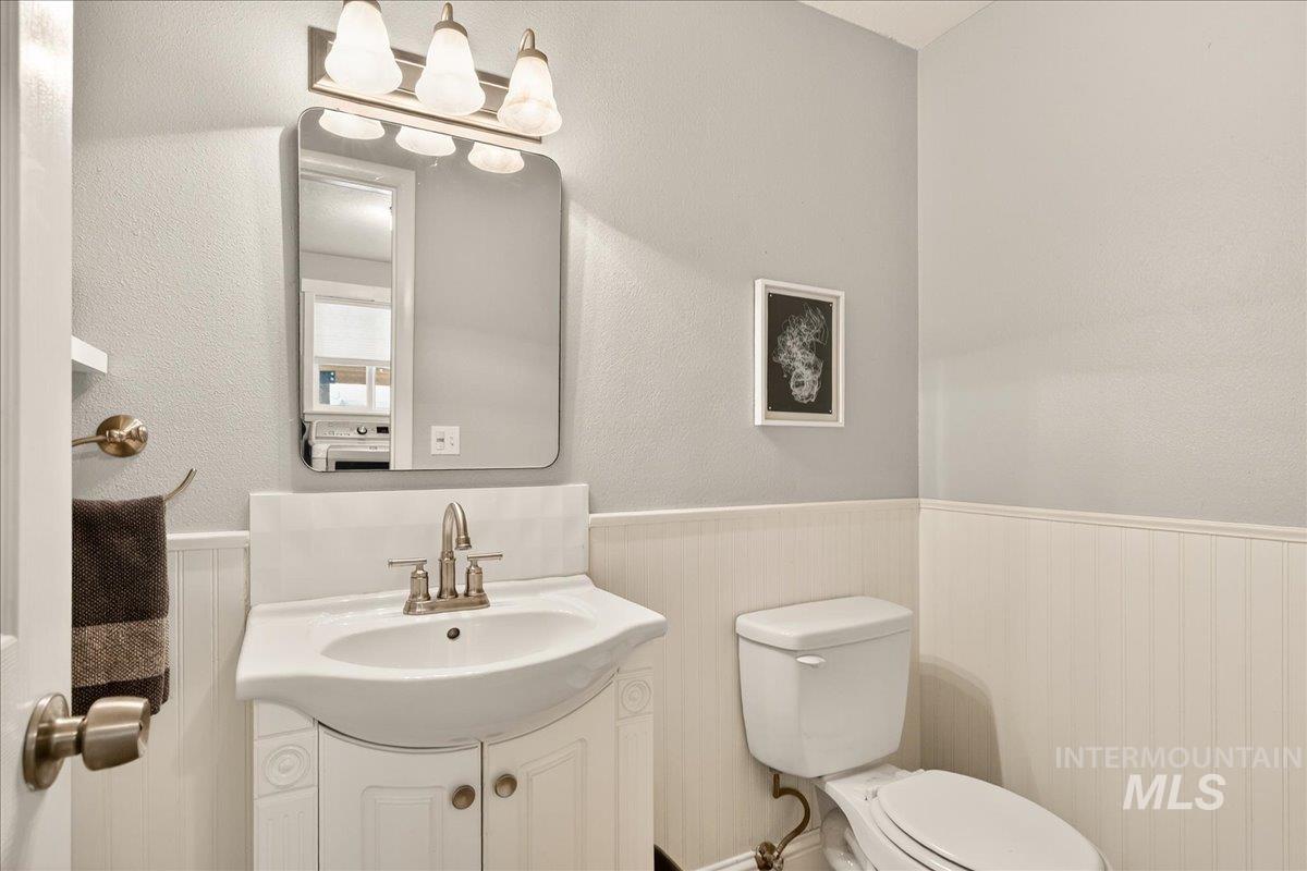 1933 N Blossom Pl, Meridian, Idaho 83646, 6 Bedrooms, 2.5 Bathrooms, Residential For Sale, Price $600,000,MLS 98977864