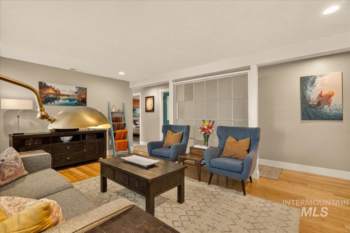 1933 N Blossom Pl, Meridian, Idaho 83646, 6 Bedrooms, 2.5 Bathrooms, Residential For Sale, Price $600,000,MLS 98977864