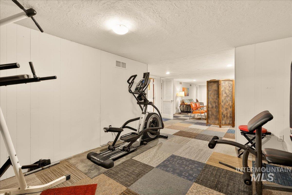 1933 N Blossom Pl, Meridian, Idaho 83646, 6 Bedrooms, 2.5 Bathrooms, Residential For Sale, Price $600,000,MLS 98977864