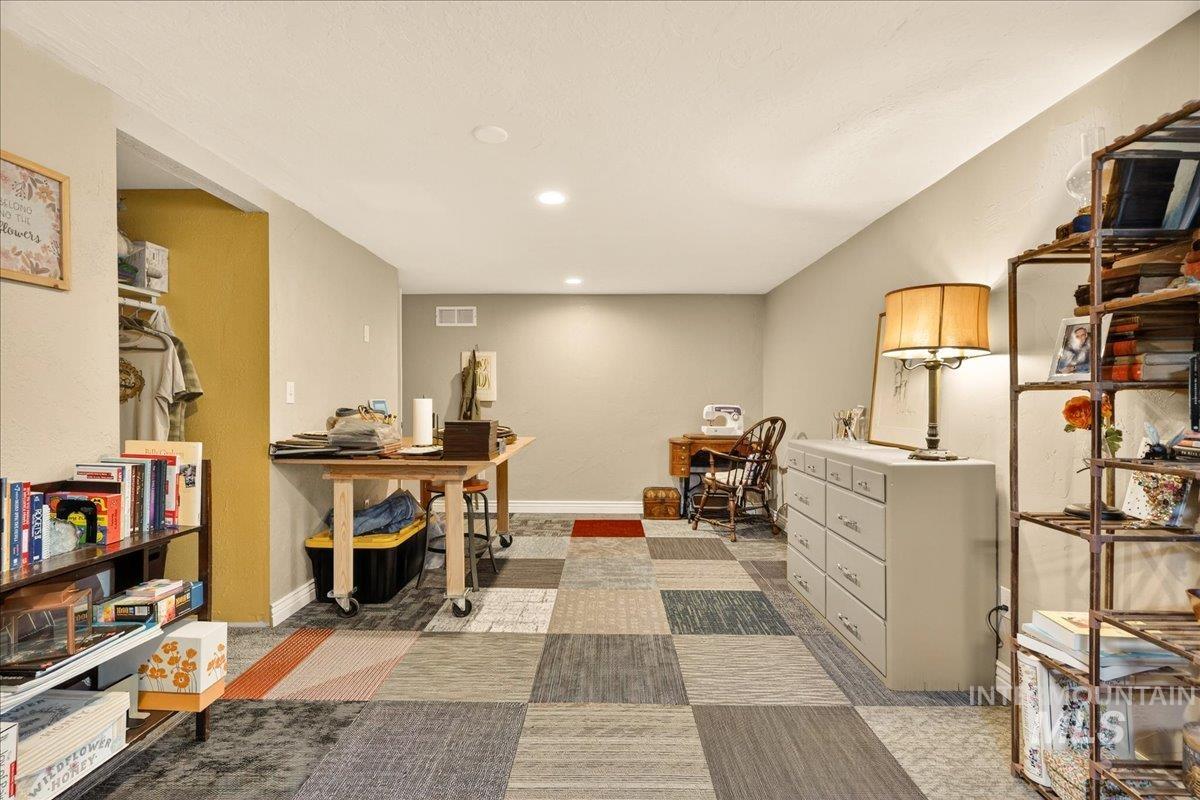 1933 N Blossom Pl, Meridian, Idaho 83646, 6 Bedrooms, 2.5 Bathrooms, Residential For Sale, Price $600,000,MLS 98977864