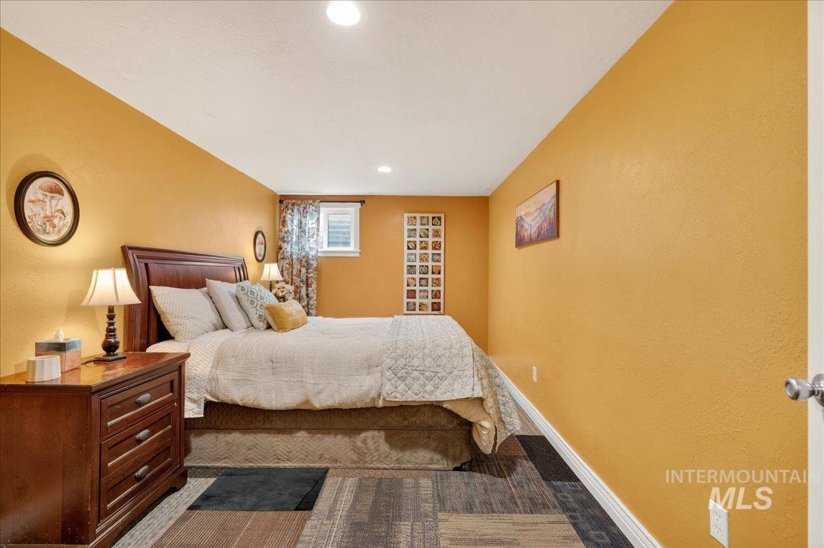 1933 N Blossom Pl, Meridian, Idaho 83646, 6 Bedrooms, 2.5 Bathrooms, Residential For Sale, Price $600,000,MLS 98977864