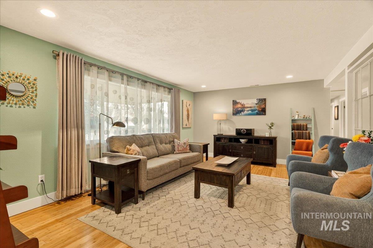 1933 N Blossom Pl, Meridian, Idaho 83646, 6 Bedrooms, 2.5 Bathrooms, Residential For Sale, Price $600,000,MLS 98977864