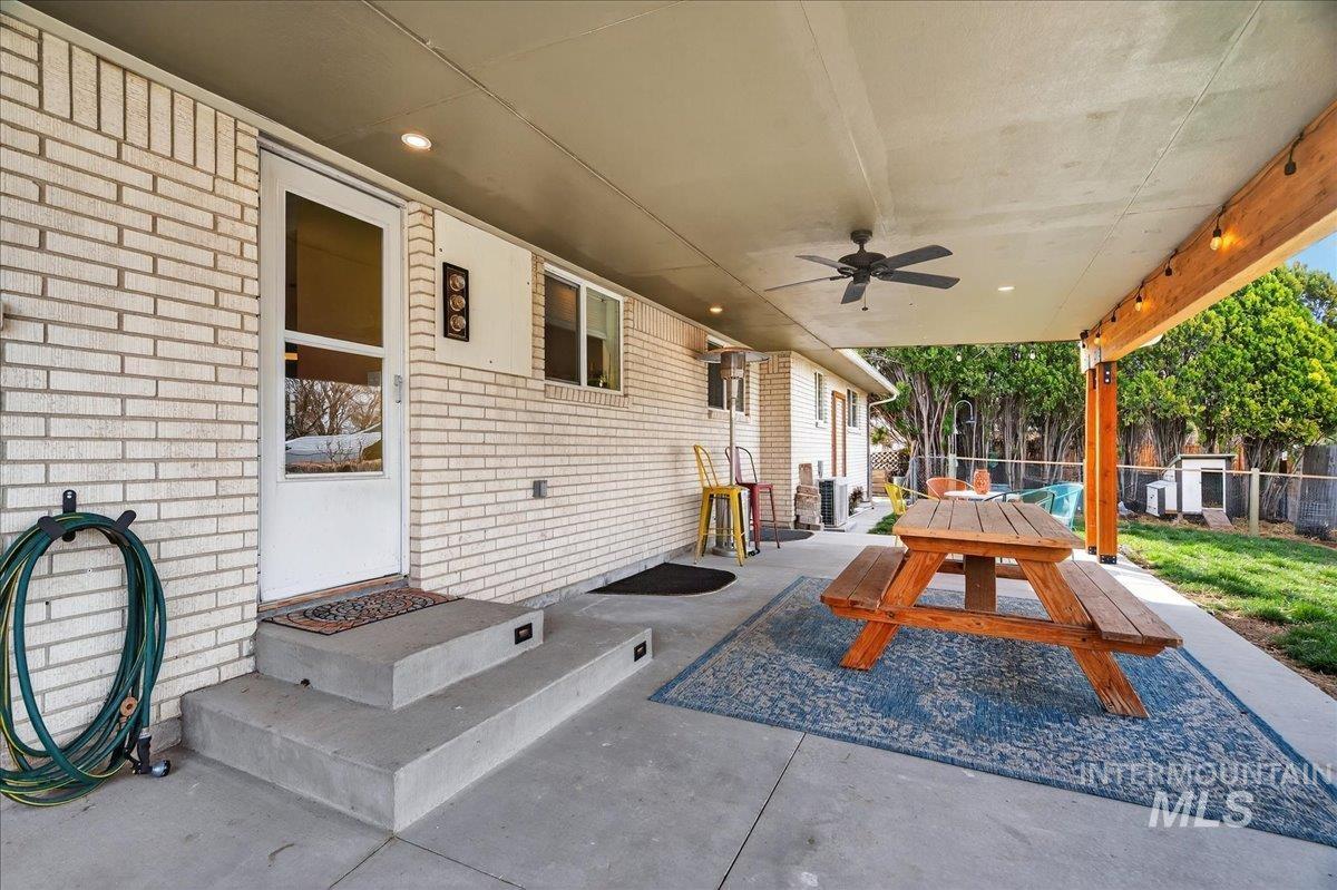 1933 N Blossom Pl, Meridian, Idaho 83646, 6 Bedrooms, 2.5 Bathrooms, Residential For Sale, Price $600,000,MLS 98977864