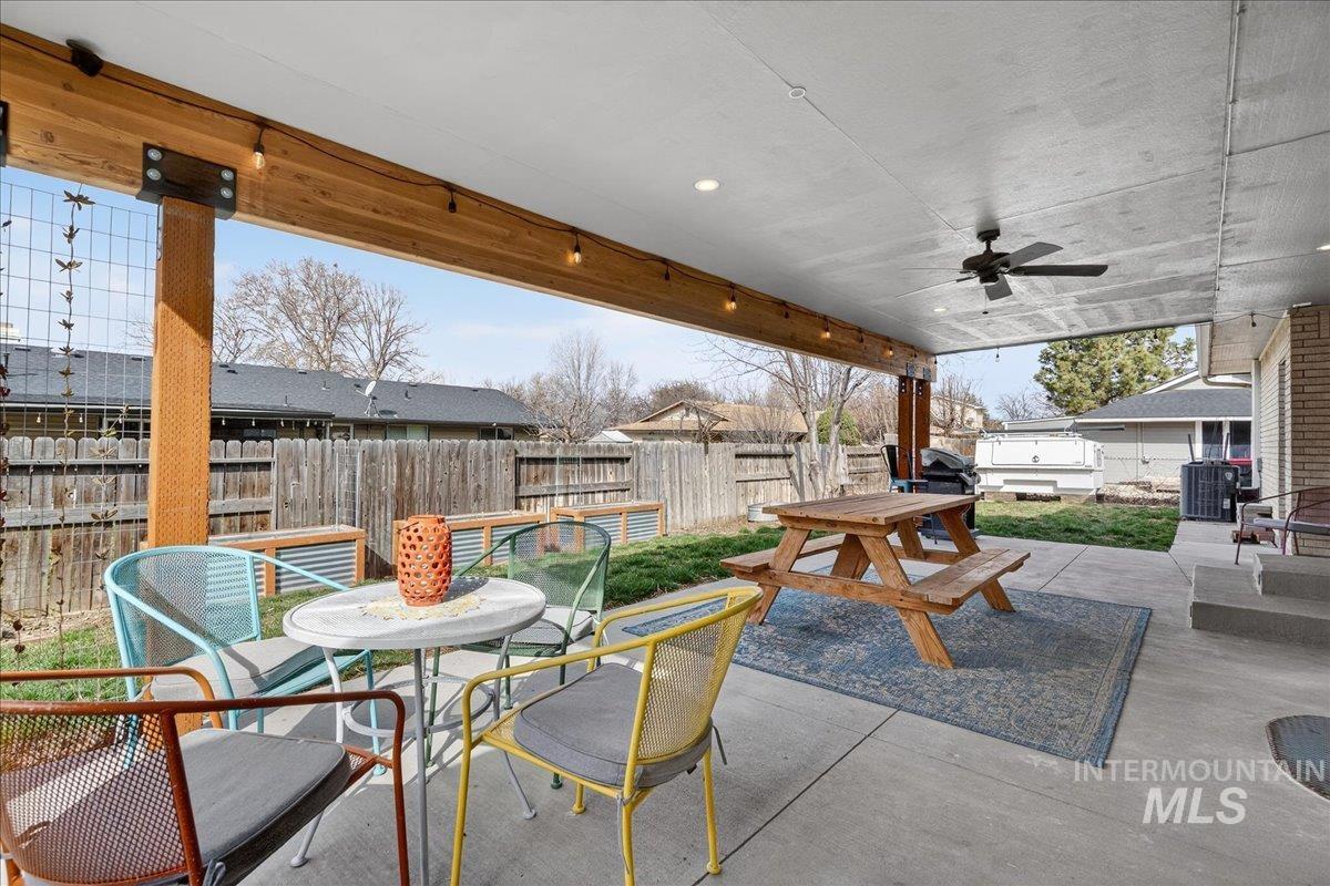 1933 N Blossom Pl, Meridian, Idaho 83646, 6 Bedrooms, 2.5 Bathrooms, Residential For Sale, Price $600,000,MLS 98977864