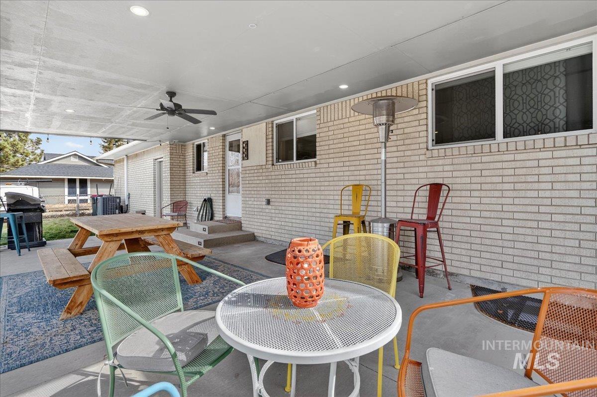 1933 N Blossom Pl, Meridian, Idaho 83646, 6 Bedrooms, 2.5 Bathrooms, Residential For Sale, Price $600,000,MLS 98977864